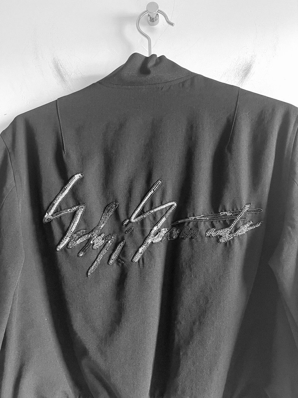 Yohji Yamamoto Yohji Yamamoto GABARDINE Cropped Sequined Logo Bomber Jacket Size US L / EU 52-54 / 3 - 3 Thumbnail