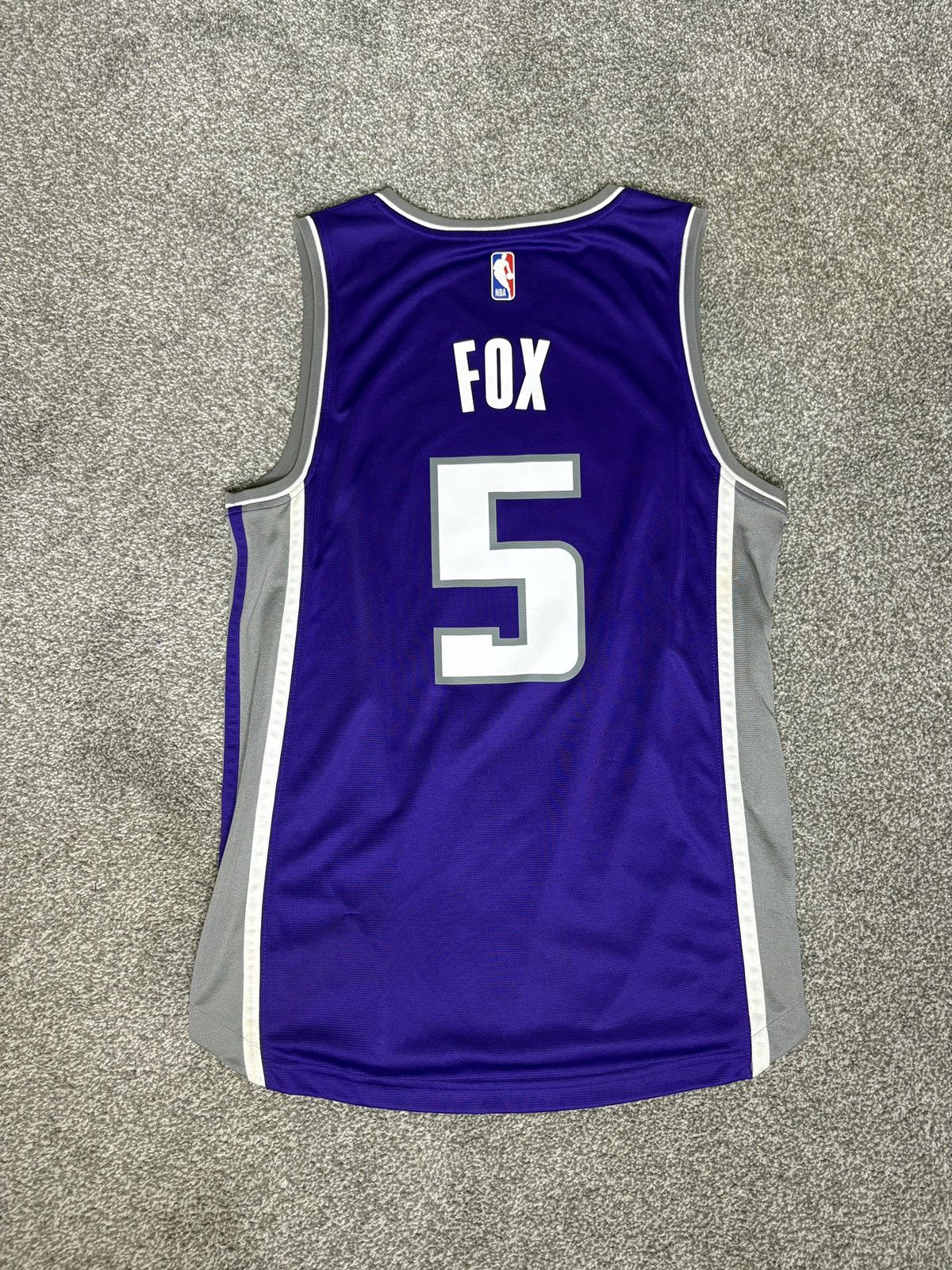NBA De’Aaron Fox Sacramento Kings Jersey Size US M / EU 48-50 / 2 - 3 Thumbnail