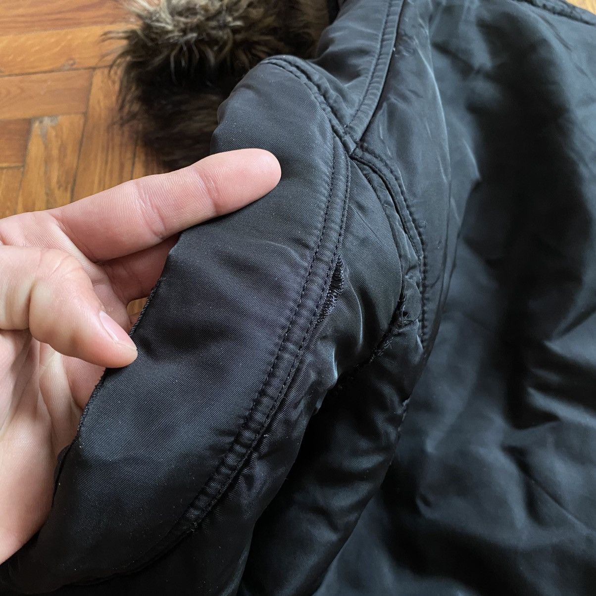 Le Grande Bleu (L.G.B.) Vintage Black Fur Hood Cropped Alaska Bomber Jacket Y2K Size US S / EU 44-46 / 1 - 10 Thumbnail