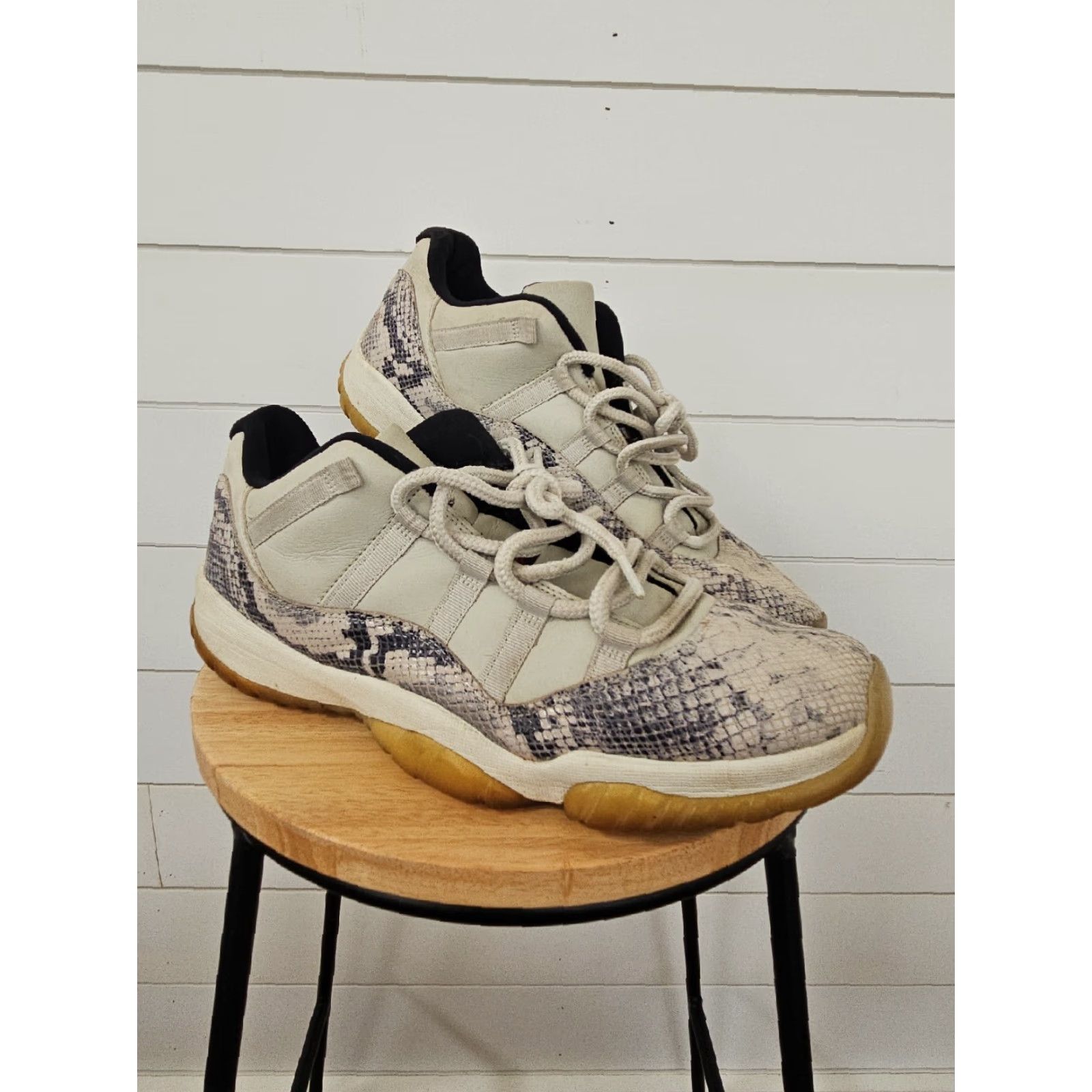 Nike VINTAGE Nike Air Jordan 11 XI Retro Low Snakeskin Light Bone Mens 13 CD6846-002 Size US 13 / EU 46 - 2 Thumbnail