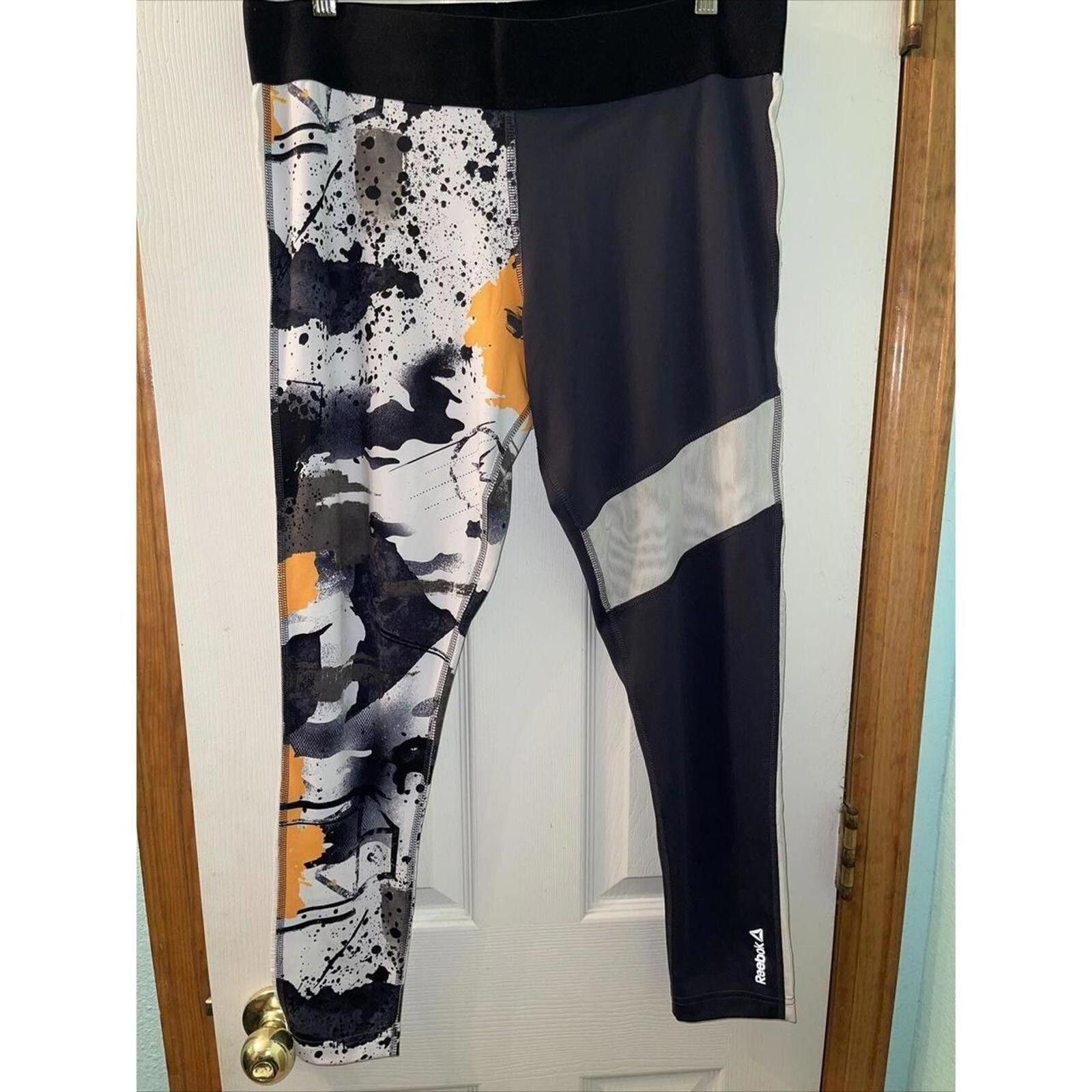 Reebok Reebok Women's Colorful Workout Leggings - Athletic Wear Size 36" / US 14 / IT 50 - 1 Thumbnail