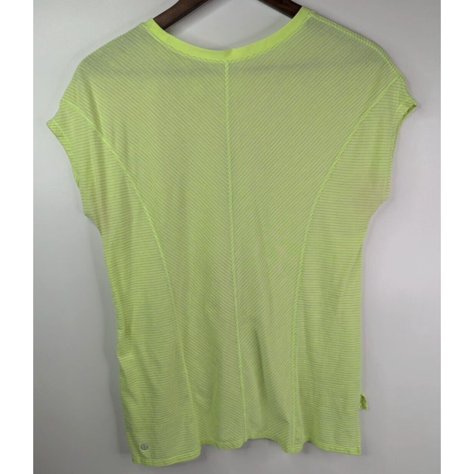 Lululemon Lululemon Women’s Shirt Activewear Short Sleeve Green Neon 17" Pit To Pit T-Shirt Top 2020-2029 Adults Womens Size XXL / US 16-18 / IT 52-54 - 3 Thumbnail