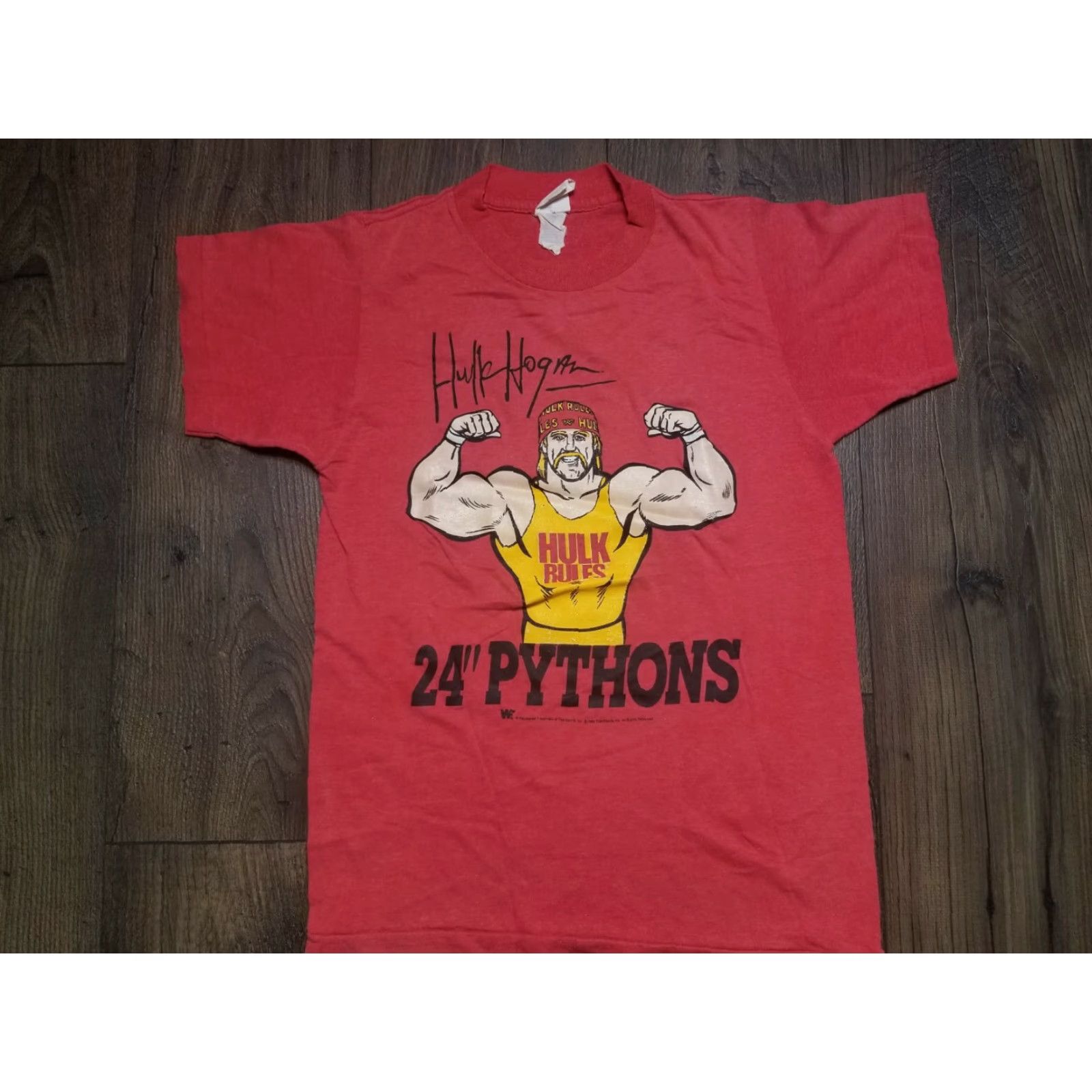 Hogan VINTAGE WWE T-Shirt Mens M 89 WWF Hulk Hogan 24 Pythons Single Stitch Red Short Sleeve Cotton Polyester Graphic Print Logo Slim Fit Sports USA 80s Size US M / EU 48-50 / 2 - 8 Thumbnail