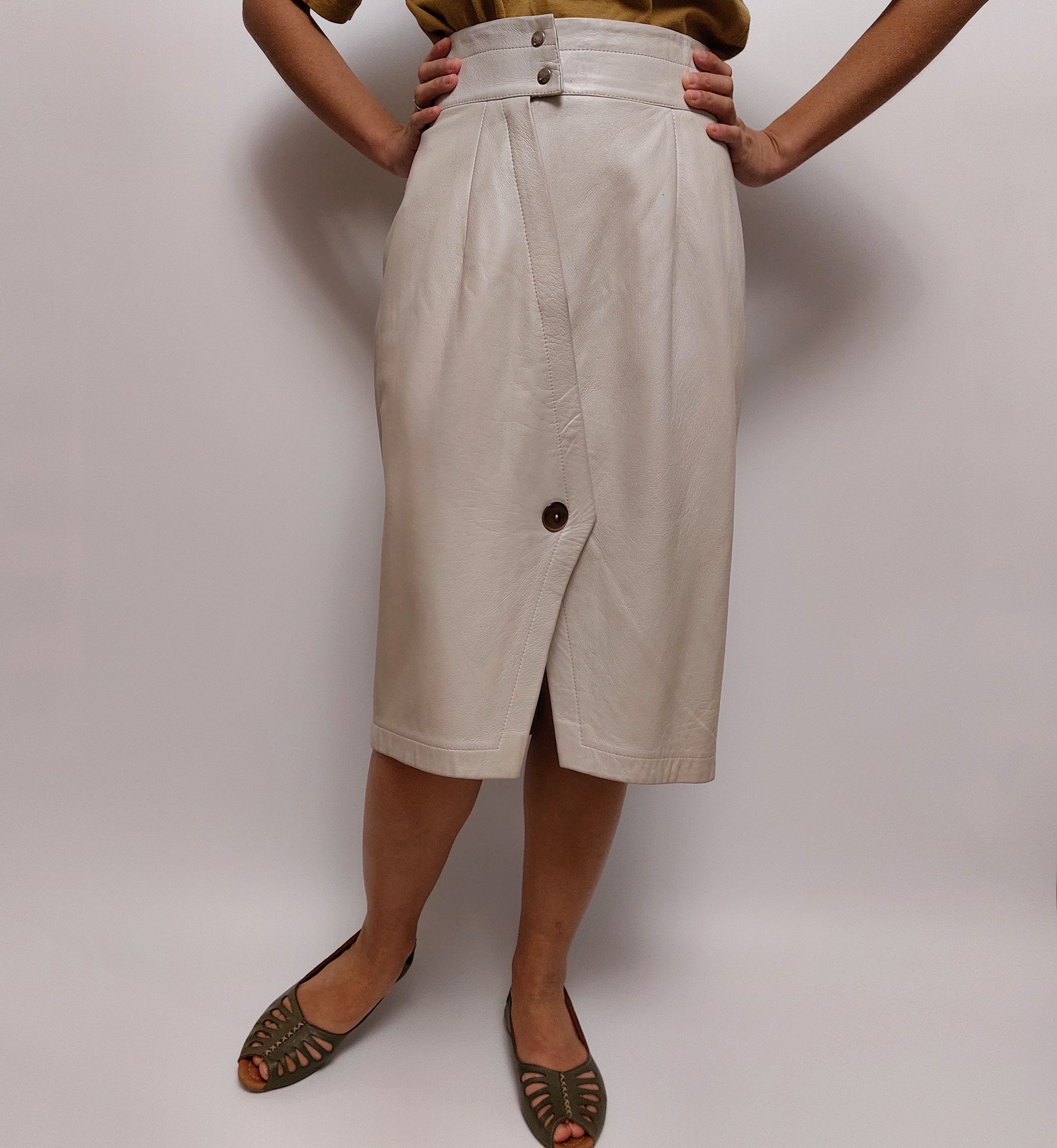 Vintage 1980s leather skirt high-waisted Size 25" / US 0 / IT 36 - 4 Thumbnail