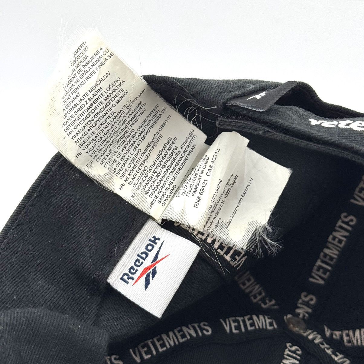 Reebok × Vetements Vetements x Reebok Black Emroidered Logo Cap Adjustable Hat Size ONE SIZE - 7 Thumbnail