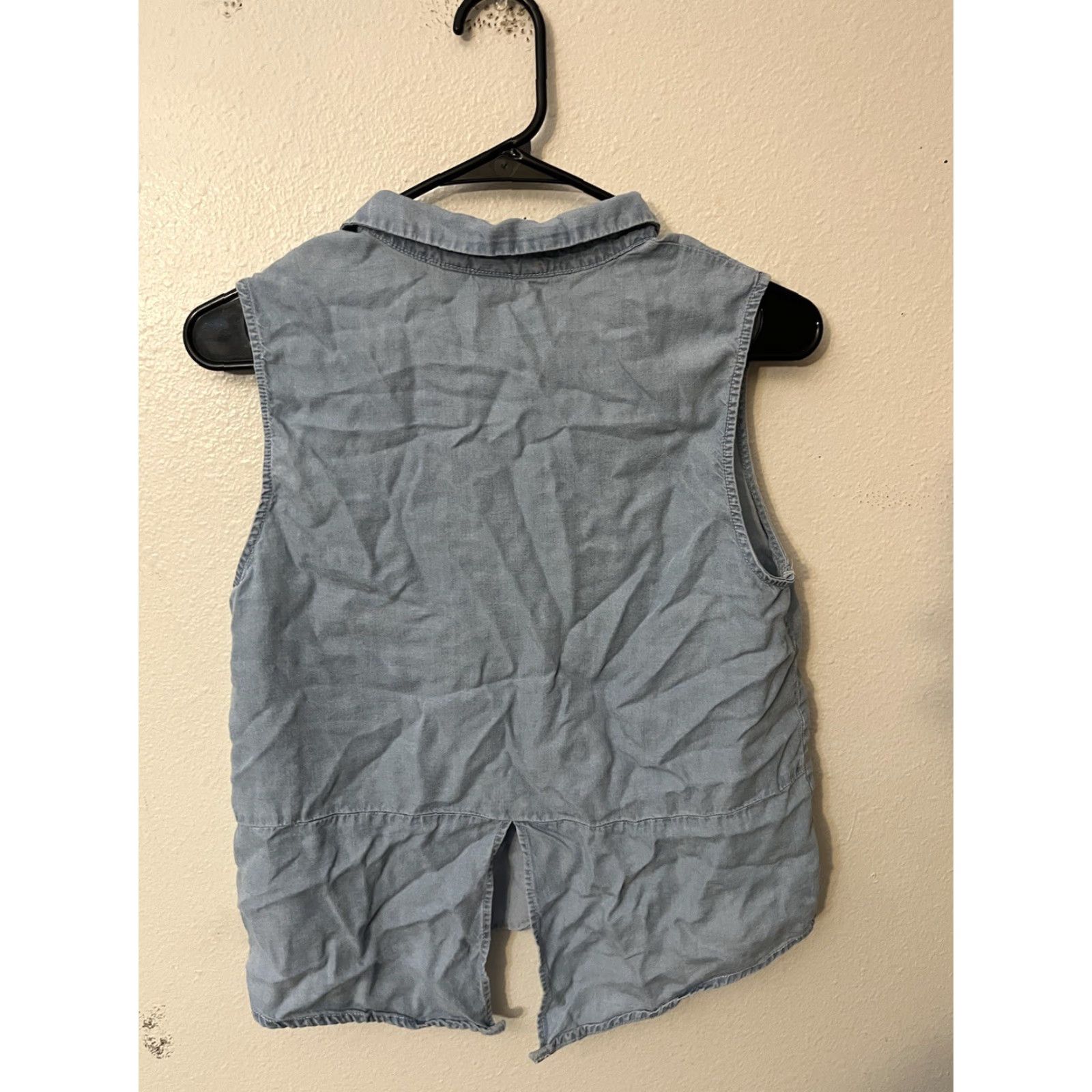 H&M VINTAGE H&M Women's Sleeveless Blouse Size 4 Lyocell Chambray Button-Down Shirt Casual Spring Summer Size S / US 4 / IT 40 - 3 Thumbnail