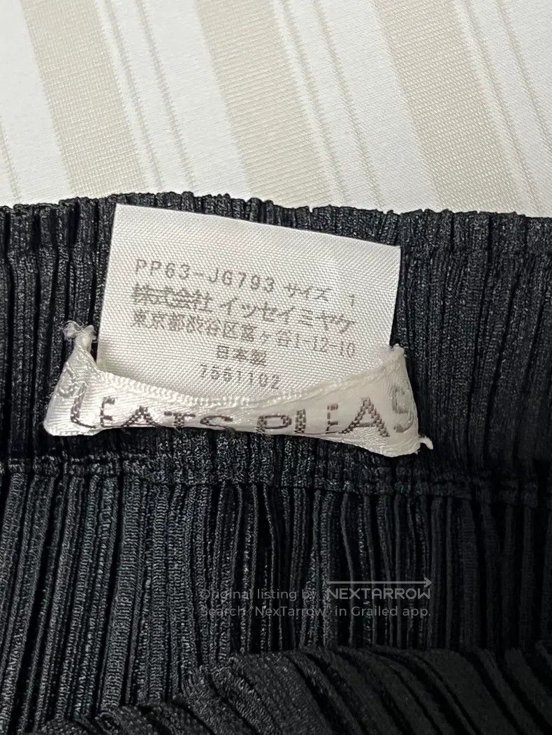 Issey Miyake Issey Miyake size:1 Black Button Pleated Midi Skirt Size 22" - 7 Thumbnail