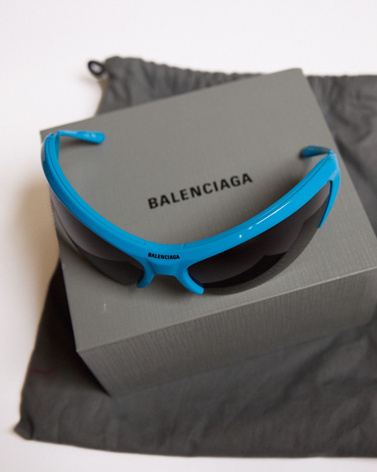 Balenciaga BALENCIAGA FW22 Blue Wire Cat-Eye Sunglasses Size ONE SIZE - 4 Thumbnail