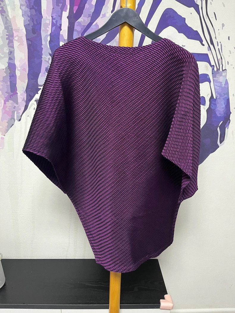 Issey Miyake Issey Miyake size:2 A deep purple fish-scale pleated blous Size S / US 4 / IT 40 - 3 Thumbnail