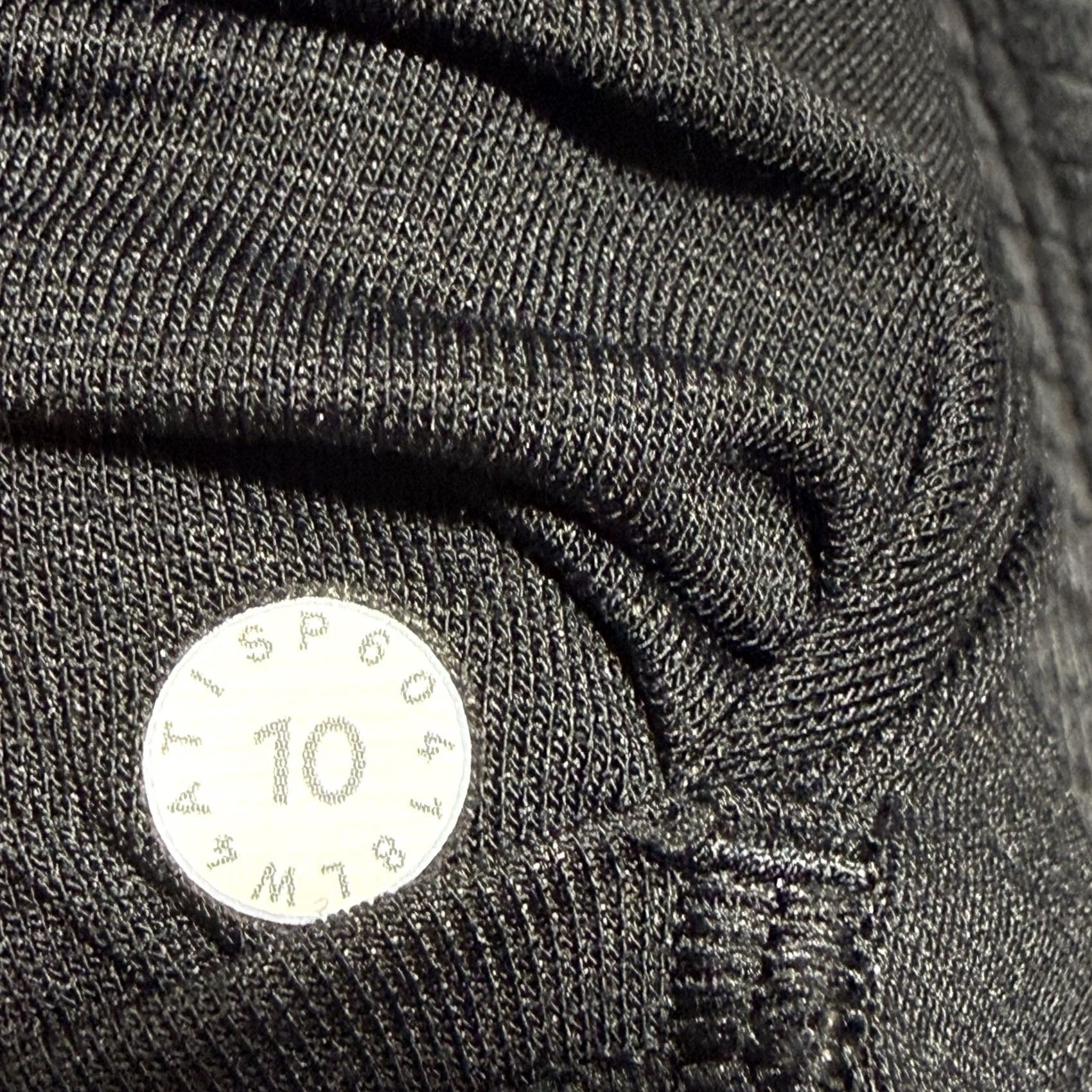 Lululemon VINTAGE? No — Sorry need to avoid. Size L / US 10 / IT 46 - 6 Thumbnail