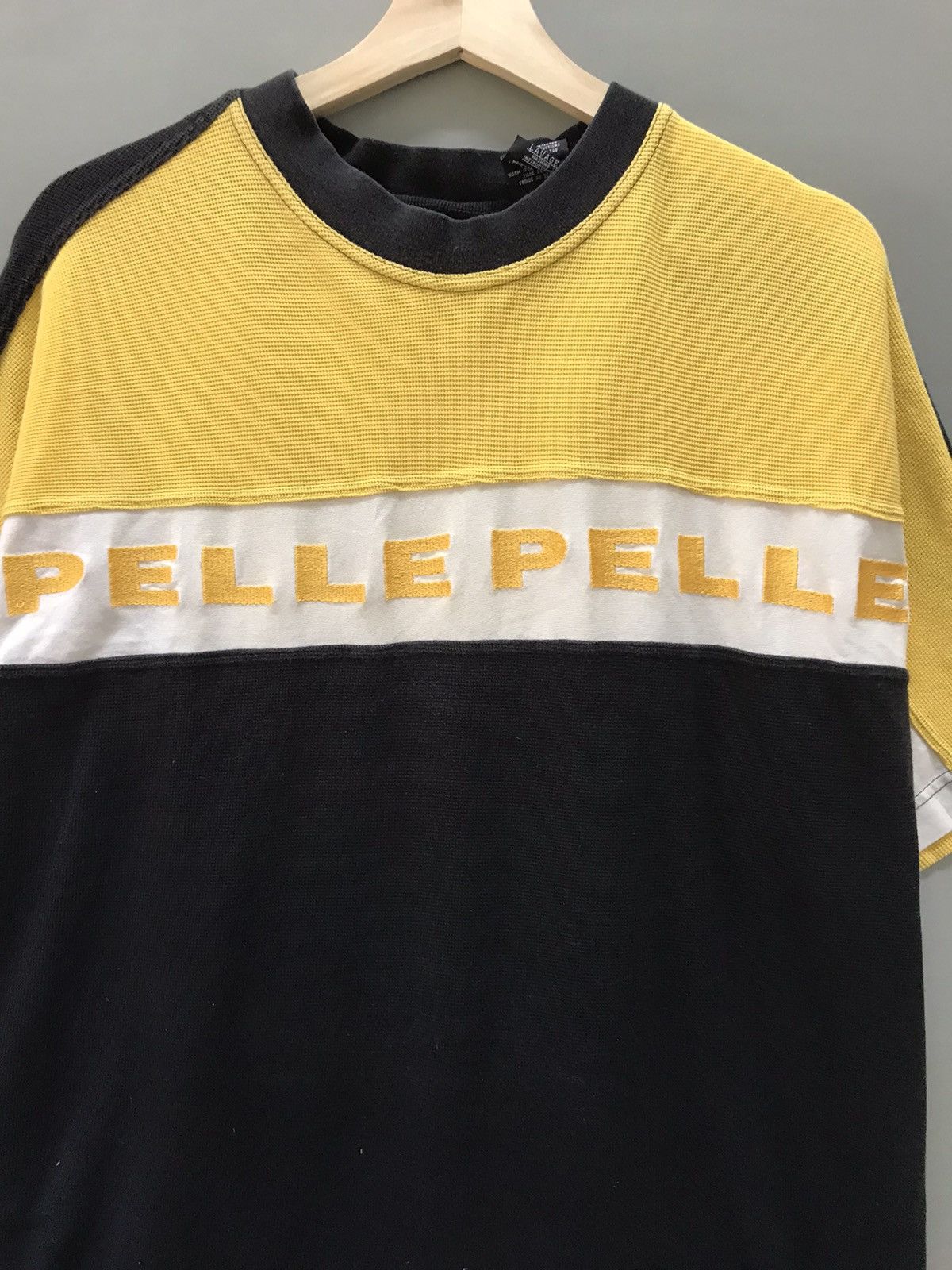 Pelle Pelle Vintage 90s Pelle Pelle Embroidered Spellout T-shirts Size US L / EU 52-54 / 3 - 4 Thumbnail