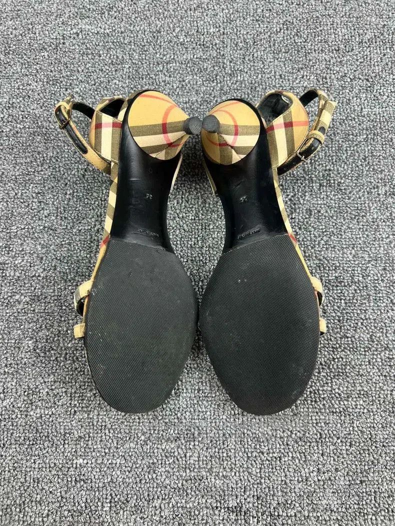 Burberry Burberry Classic Check Pattern Sandals. Size US 5 / EU 37 - 5 Thumbnail