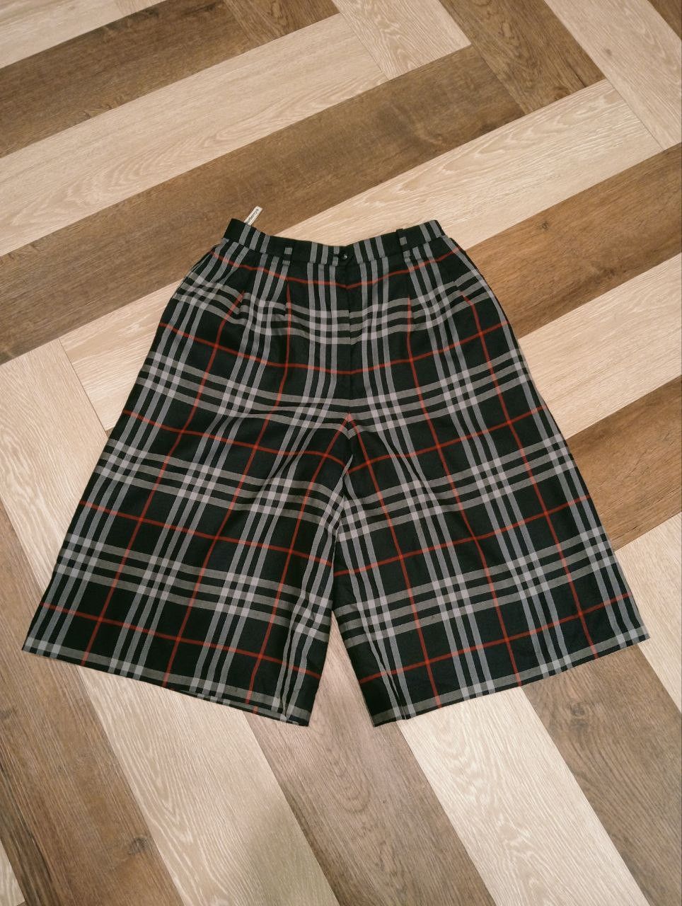Burberry VINTAGE BURBERRYS NOVA CHECK WOOL SHORTPANTS Size 26" / US 2 / IT 38 - 2 Thumbnail