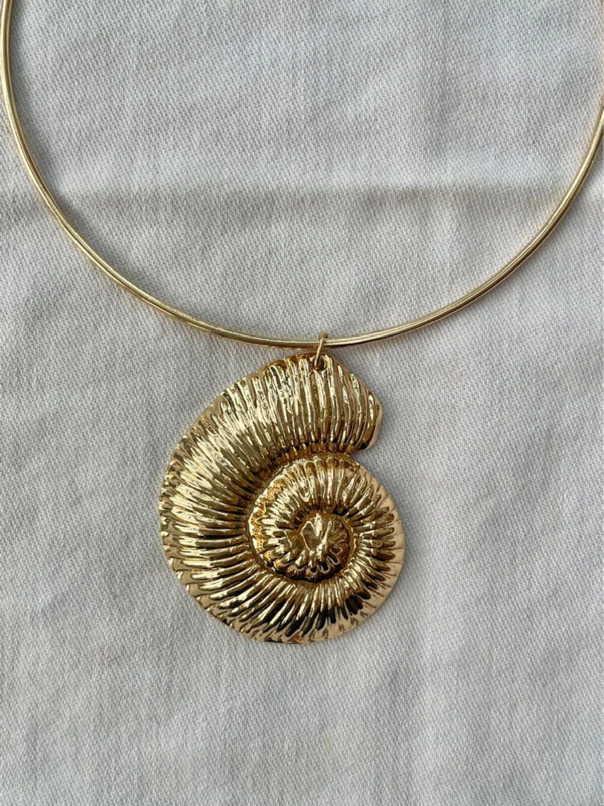 Other Gold plated seashell conch shell pendant choker necklace Size ONE SIZE - 1 Thumbnail