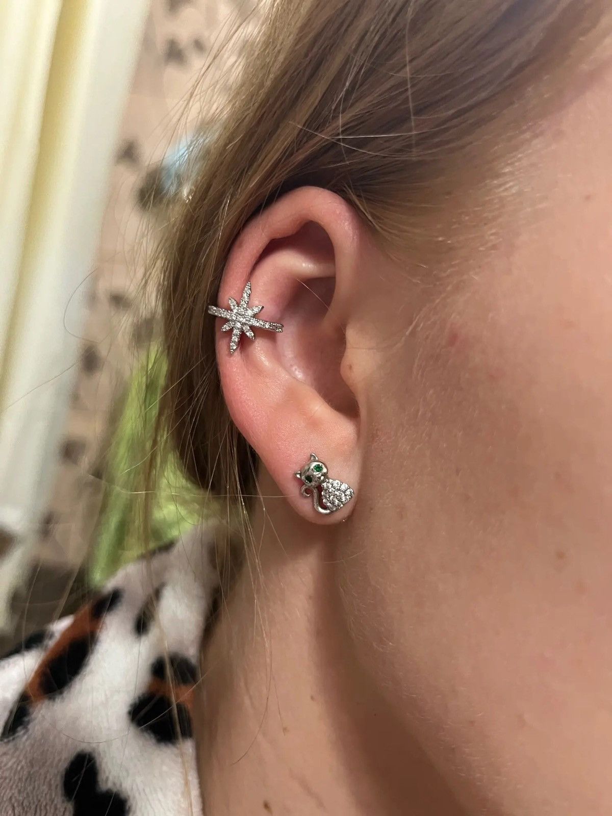 Jewelry 2pcs Silver Stars Clip Earrings Size ONE SIZE - 4 Thumbnail