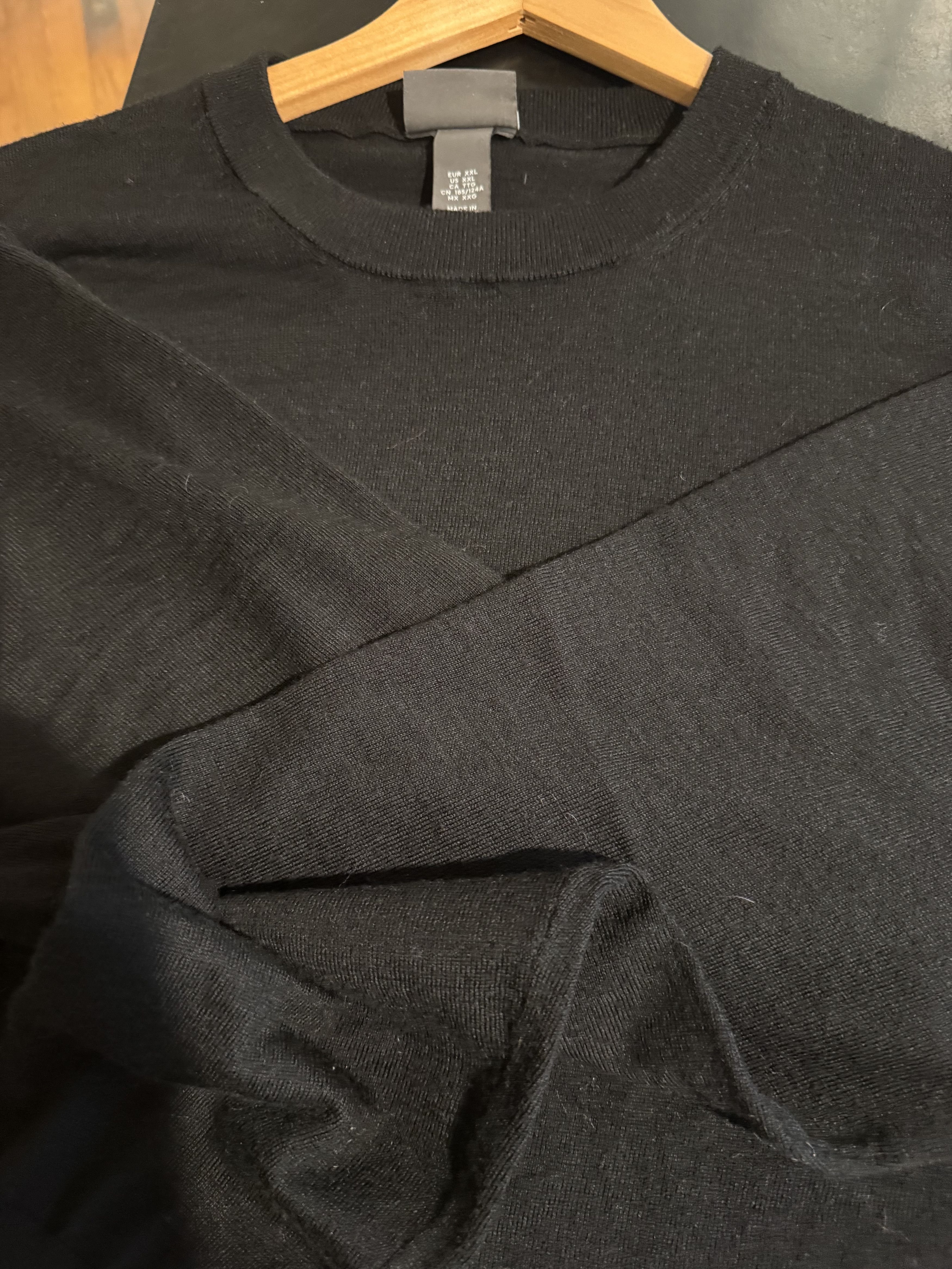 H&M H&M Polyester and Wool Black Sweater. Size US XXL / EU 58 / 5 - 1 Thumbnail