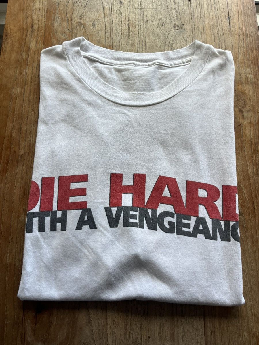 Other Vintage DIE HARD With A Vengeance 1995’s Movie Tshirt Size US XL / EU 56 / 4 - 1 Thumbnail