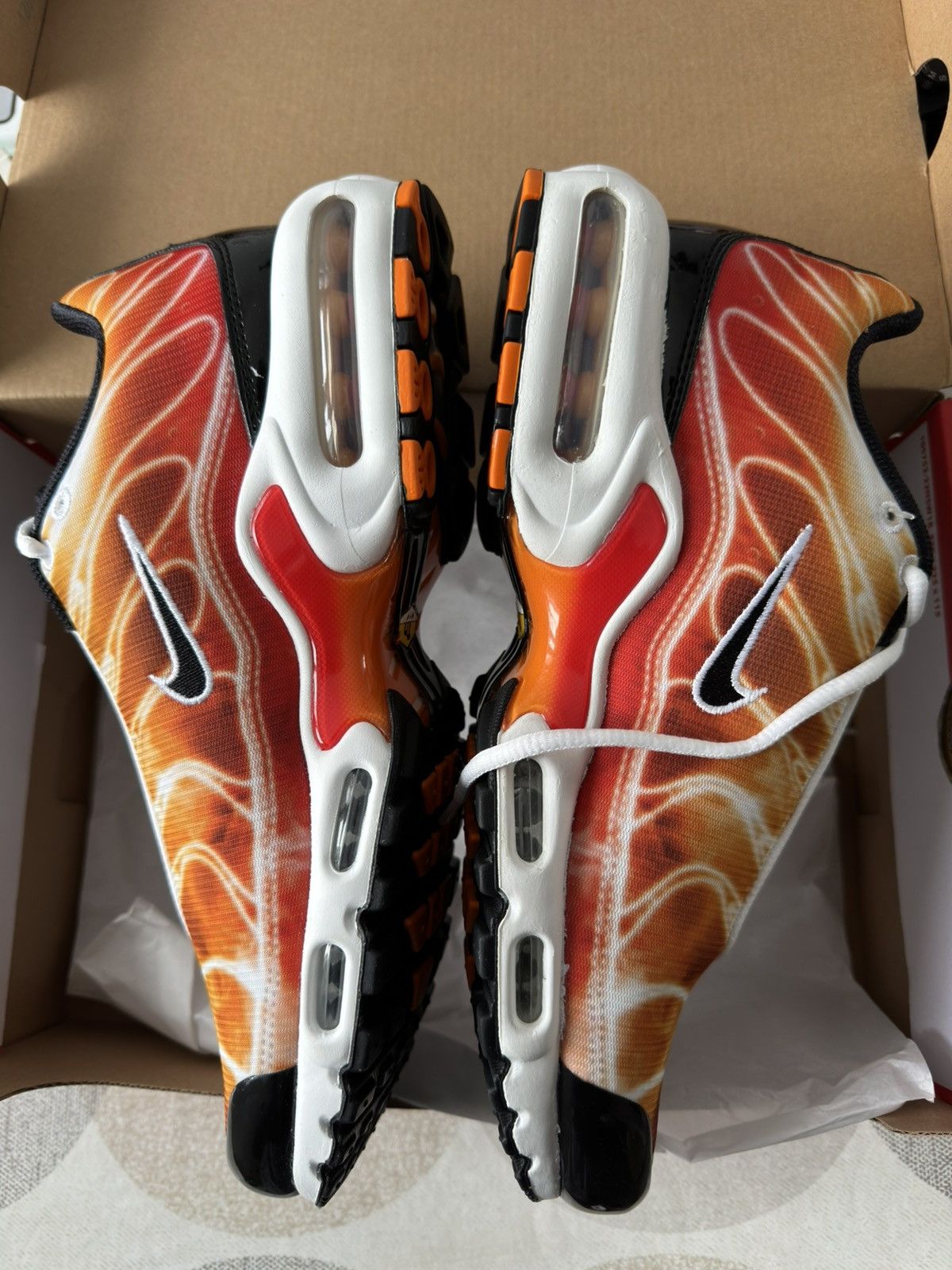 Nike NIKE AIR TN PLUS OG DEVILISH COLORWAY Size US 9 / EU 42 - 2 Thumbnail