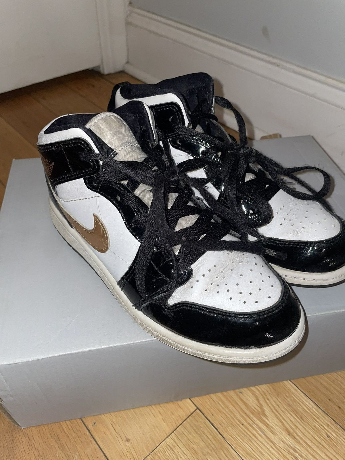 Jordan Brand jordan 1s Size US 5 / EU 37 - 1 Thumbnail