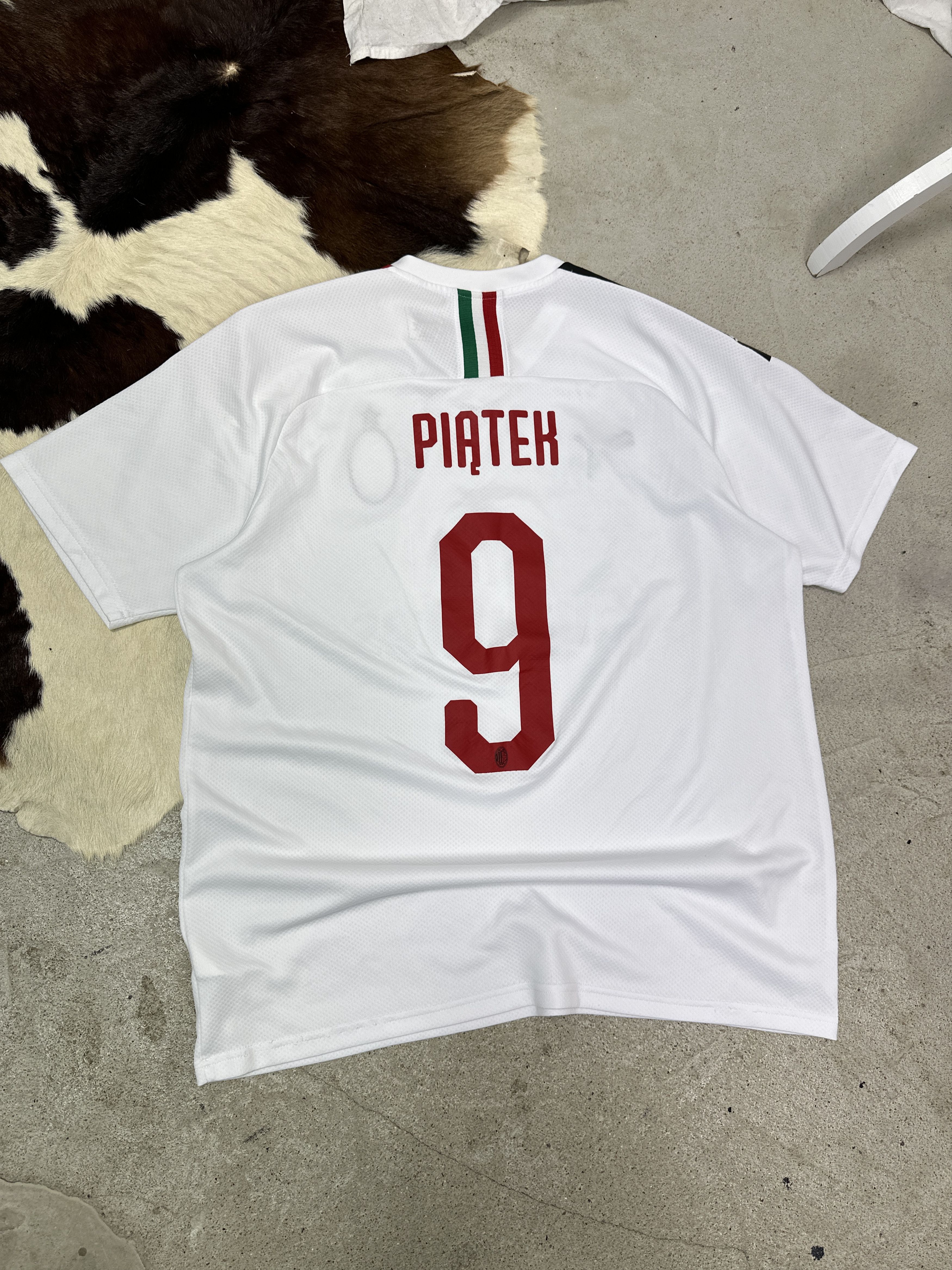 Puma Vintage Sporty Puma AC Milan 19/20 Piątek Jersey Y2K Size US XL / EU 56 / 4 - 1 Thumbnail