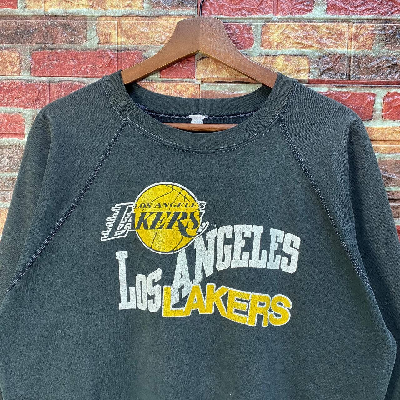 Vintage RARE VINTAGE 70S LAKERS LOS ANGELES FADED BLACK SWEATSHIRT Size US L / EU 52-54 / 3 - 3 Thumbnail