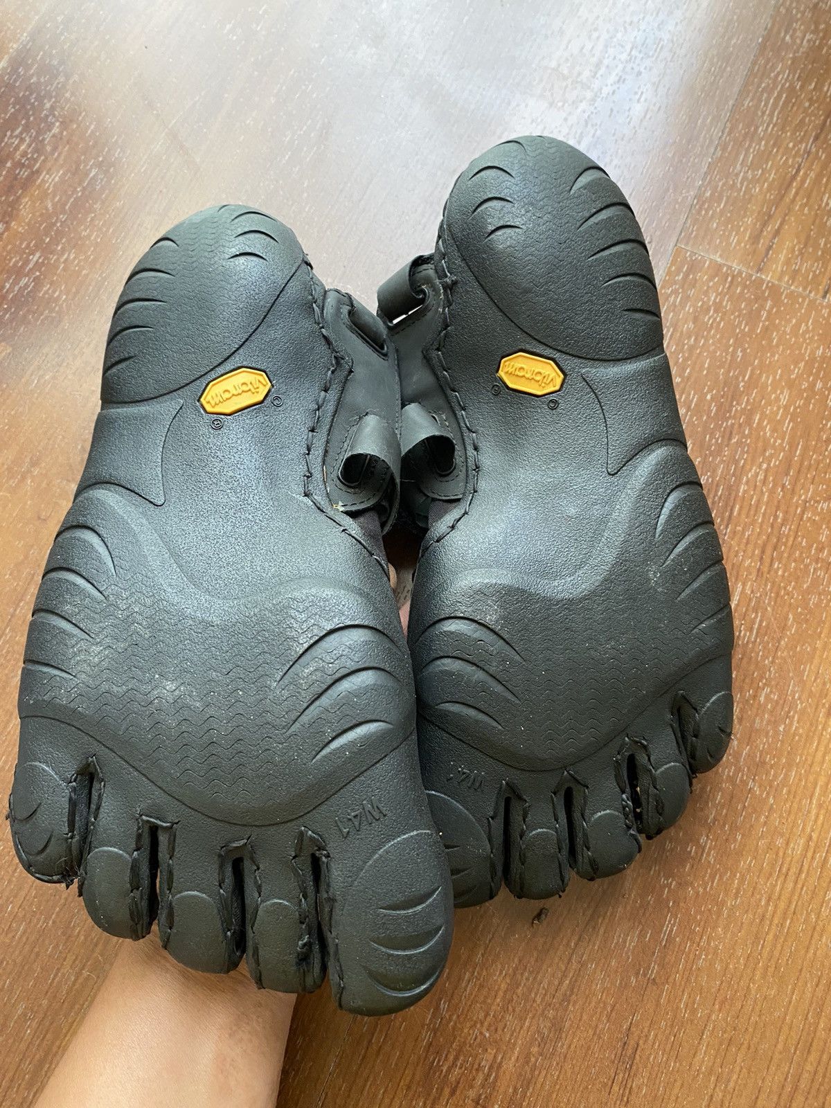 Vibram Vibram Five Fingers black shoes with front straps Size US 8.5 / EU 41-42 - 3 Thumbnail