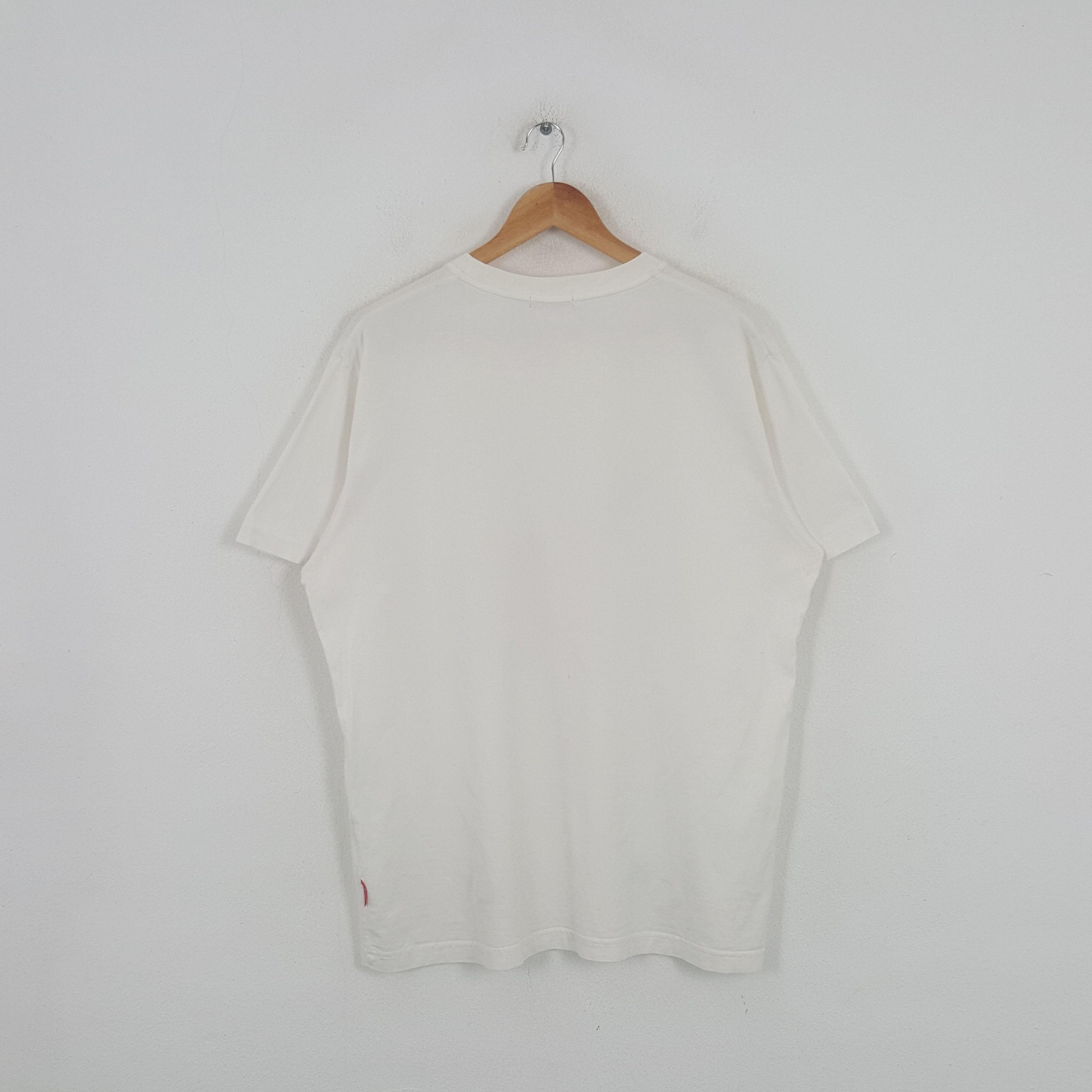 Barbara Kruger × Uniqlo × Vintage Vintage Barbara Kruger How Dare You Not be me Tshirt Size US XL / EU 56 / 4 - 3 Thumbnail