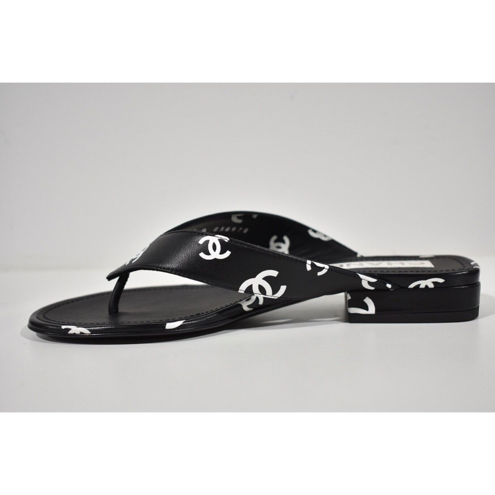 Chanel Chanel 22S Black White Printed Lambskin CC Logo Size US 10.5 / IT 40.5 - 7 Thumbnail