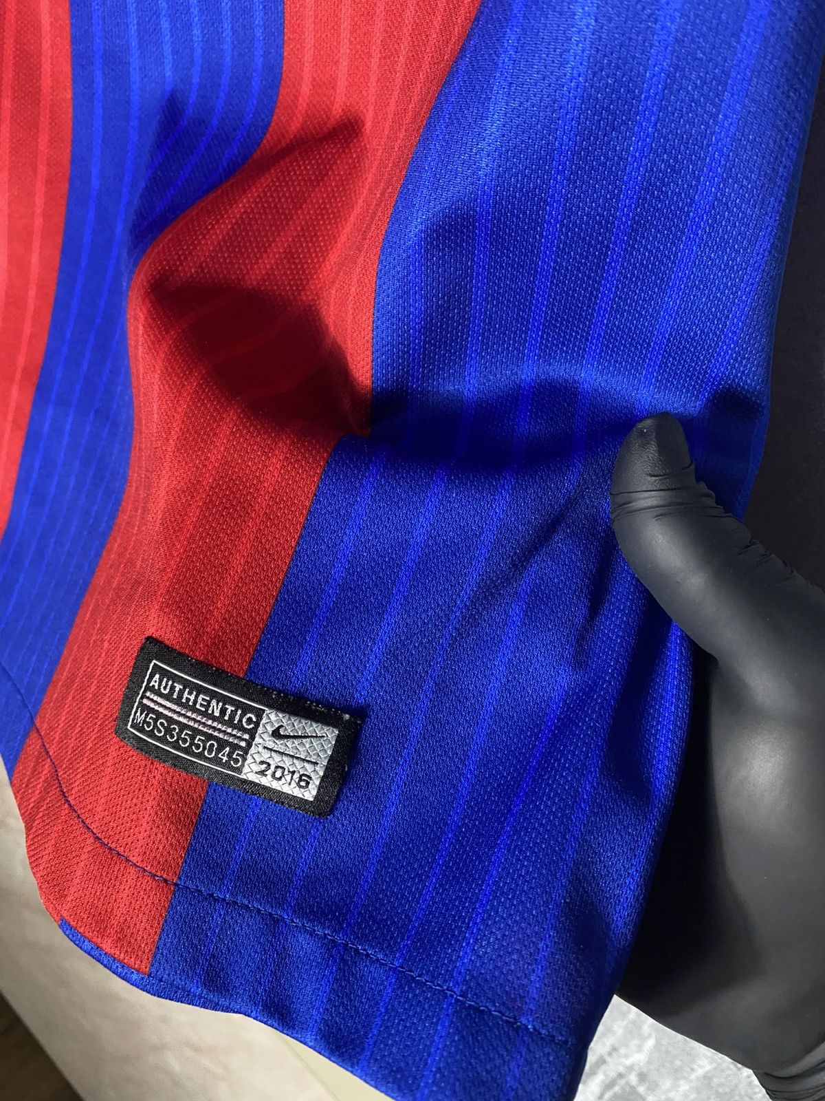 Nike Barcelona Nike Home Soccer Jersey 2017 Football Shirt Sz S Size US S / EU 44-46 / 1 - 2 Thumbnail