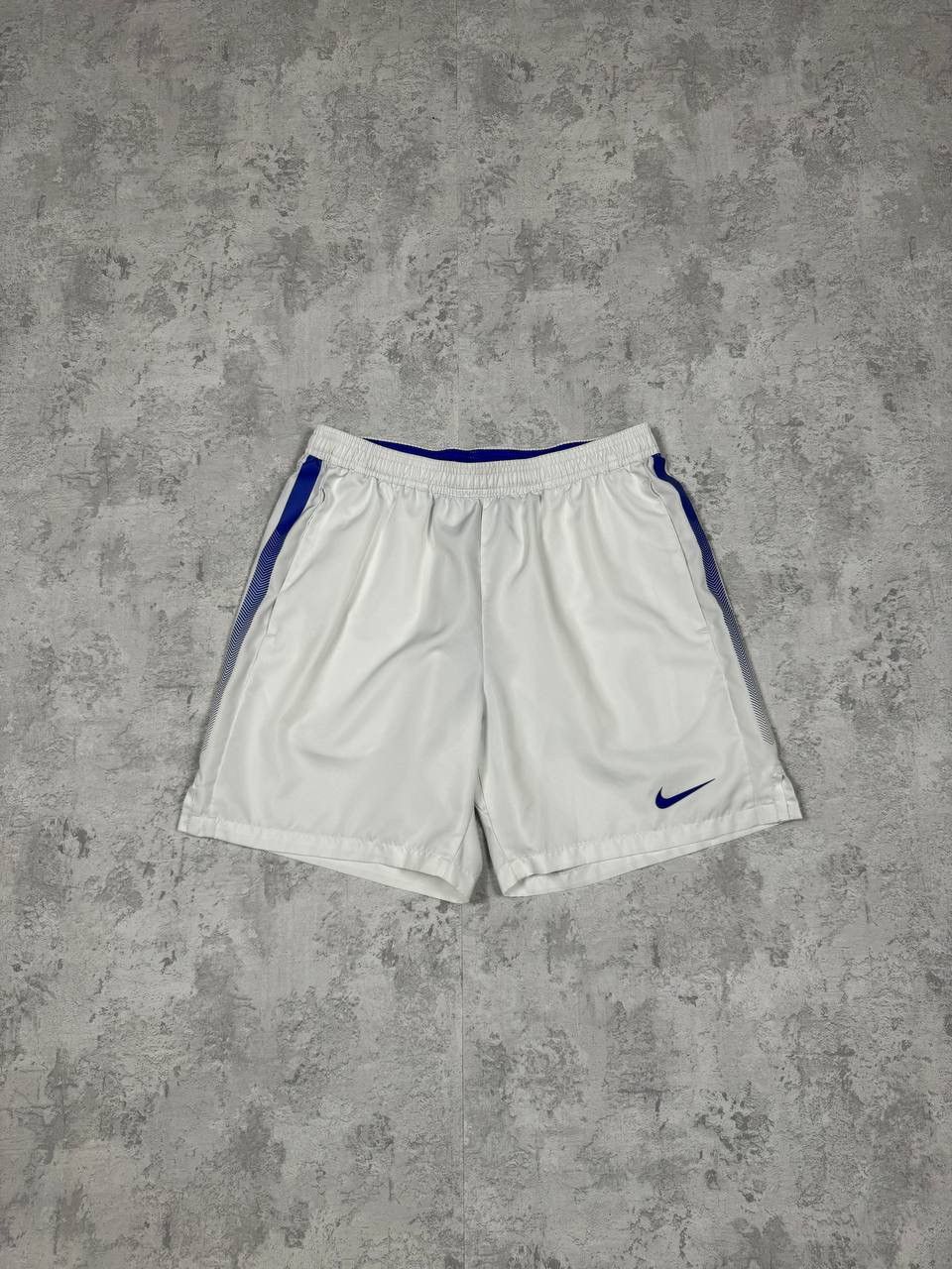 Nike Nike White Men Shorts Size L Size US 33 - 1 Thumbnail