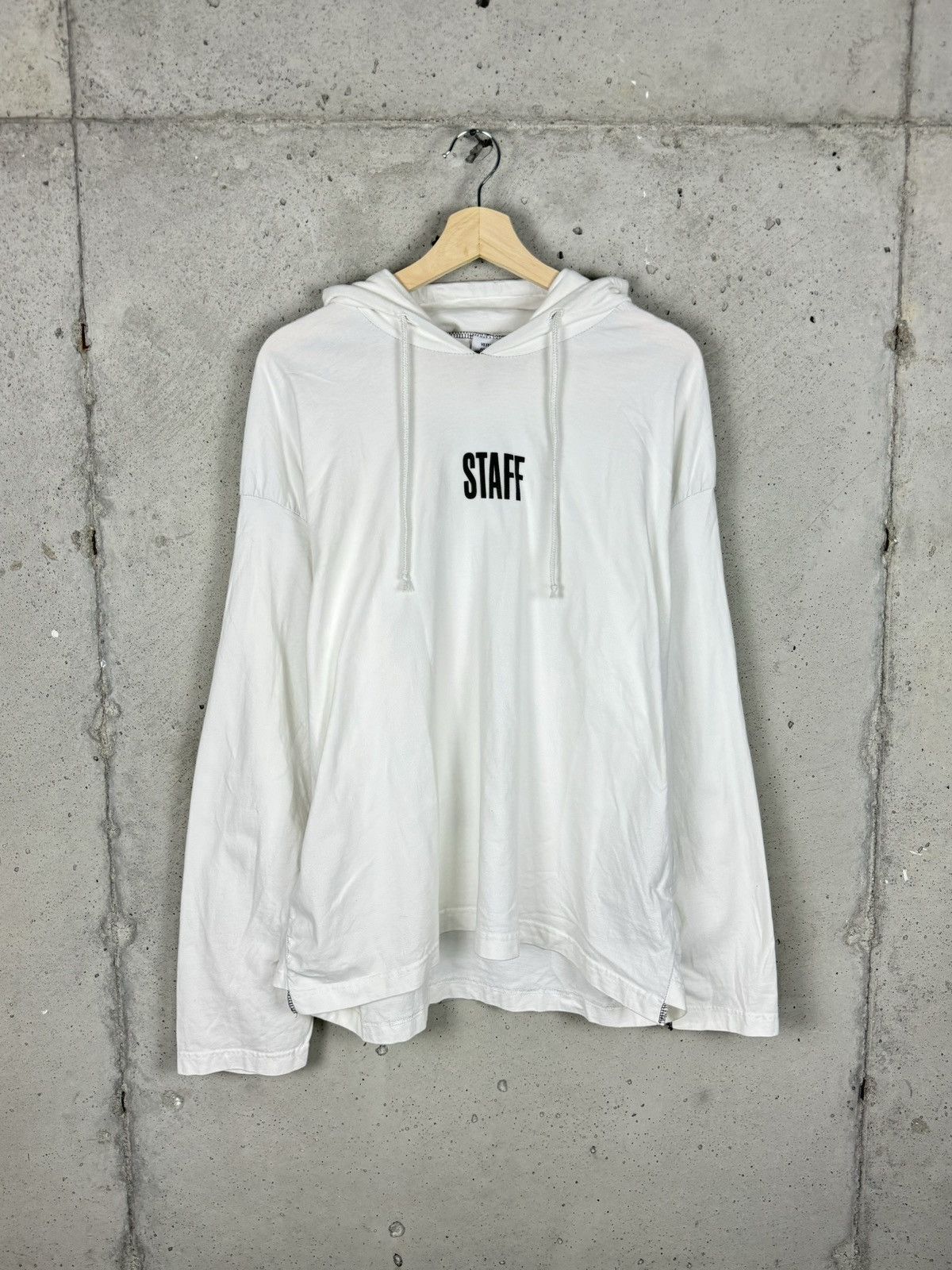 Vetements Rare Vetements SS17 Staff Hoodie White - Medium (oversized) Size US M / EU 48-50 / 2 - 3 Thumbnail