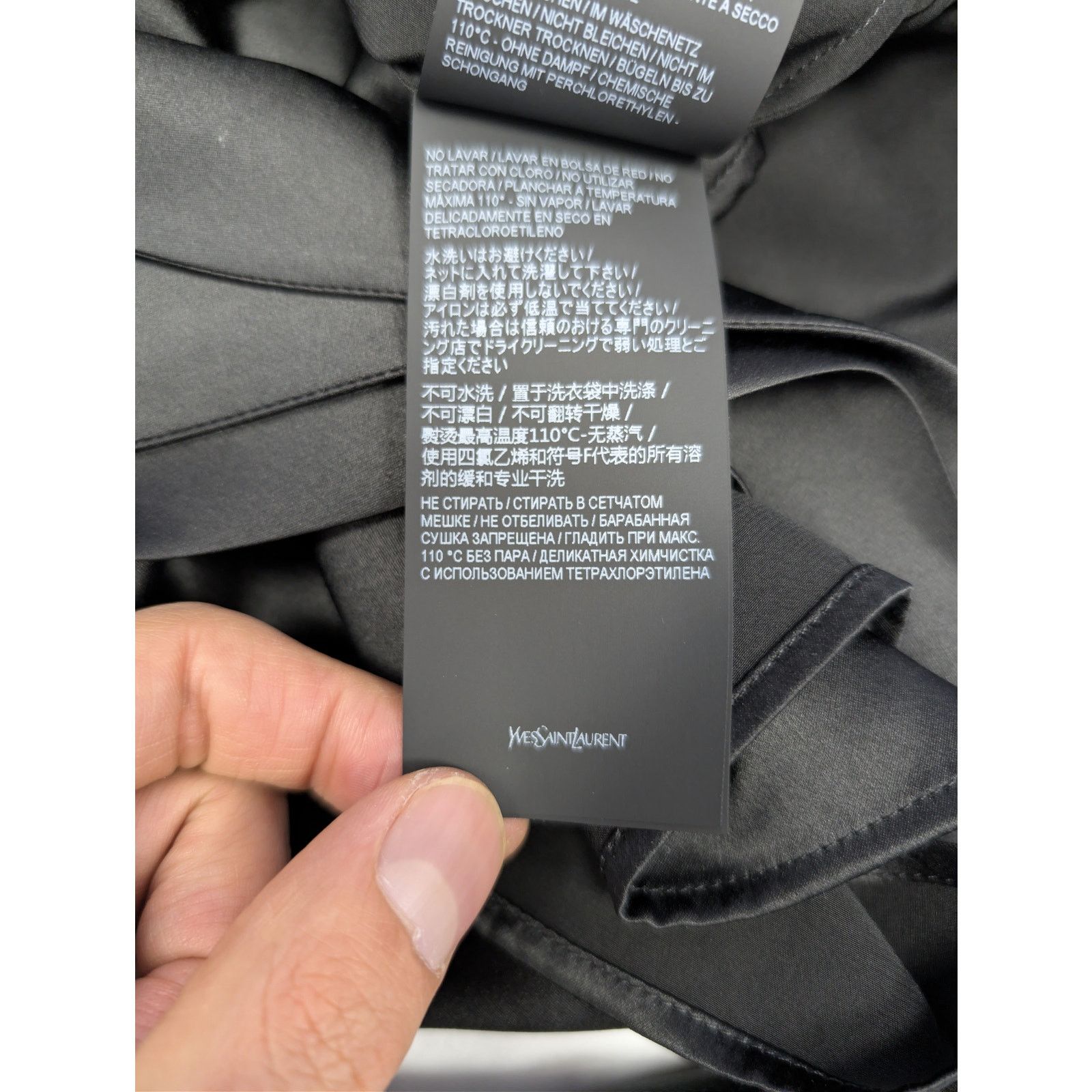 Saint Laurent Paris o1rshd1 silk shirt with a bow at the neck in Black Size US S / EU 44-46 / 1 - 18 Thumbnail