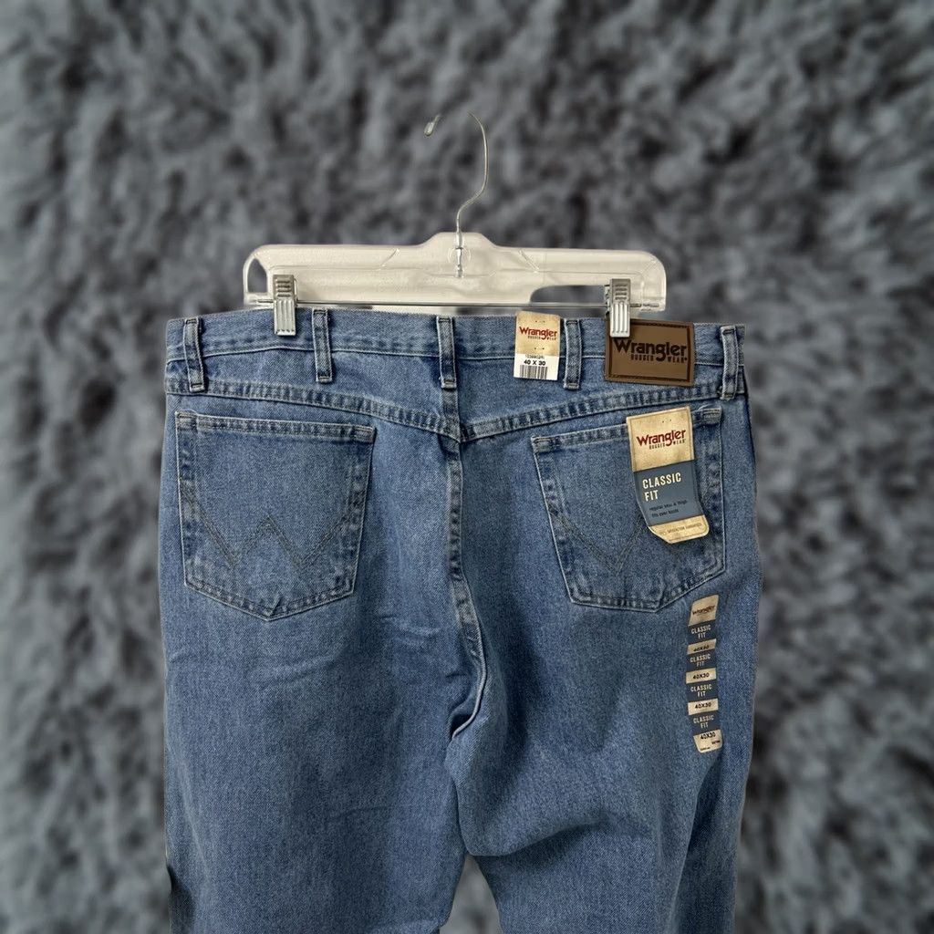 Wrangler Wrangler Jeans Mens Light Wash Regular Classic Fit Denim 5-Pocket Zipper Button USA Logo Rugged Wear Sorts 40x30 Blue Mens Size US 40 / EU 56 - 1 Thumbnail