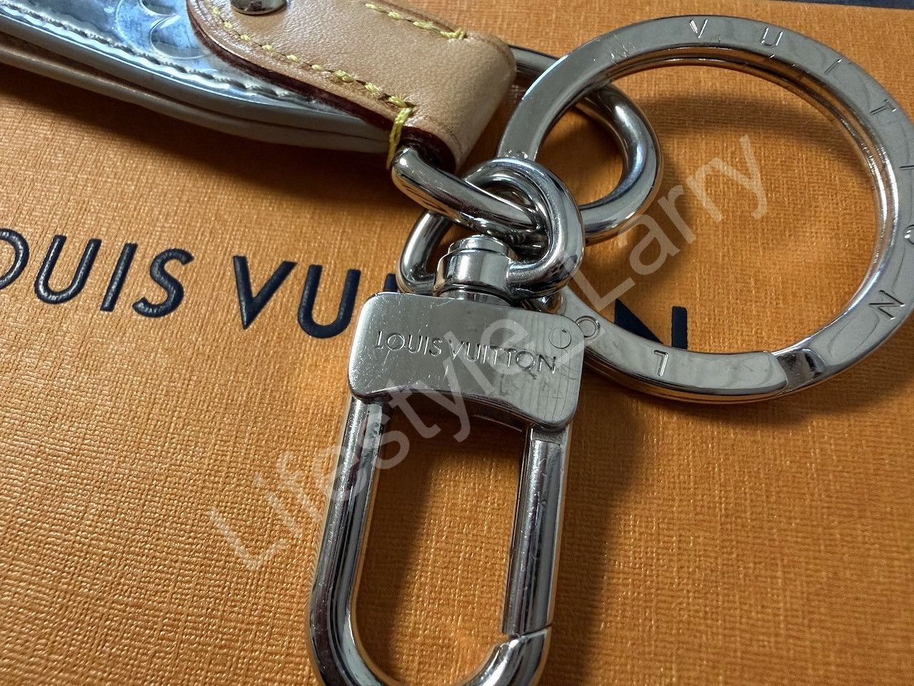 Louis Vuitton Louis Vuitton Dragonne Monogram Mirror Keychain MP3151 Size ONE SIZE - 3 Thumbnail
