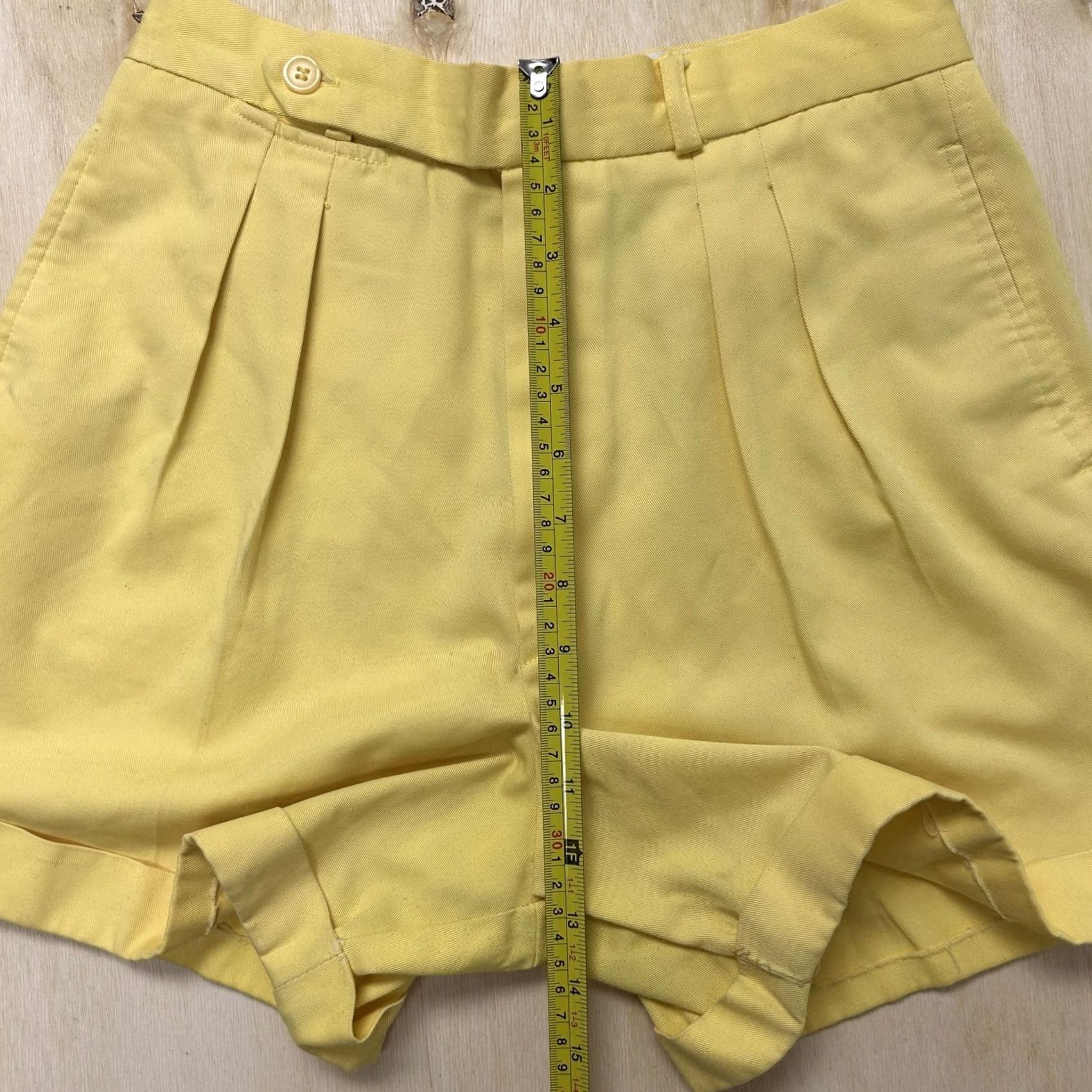 Vintage VINTAGE Tamara Shorts Womens 10 Yellow Pleated Twill Chino High Waist Casual Size 32" / US 10 / IT 46 - 6 Thumbnail