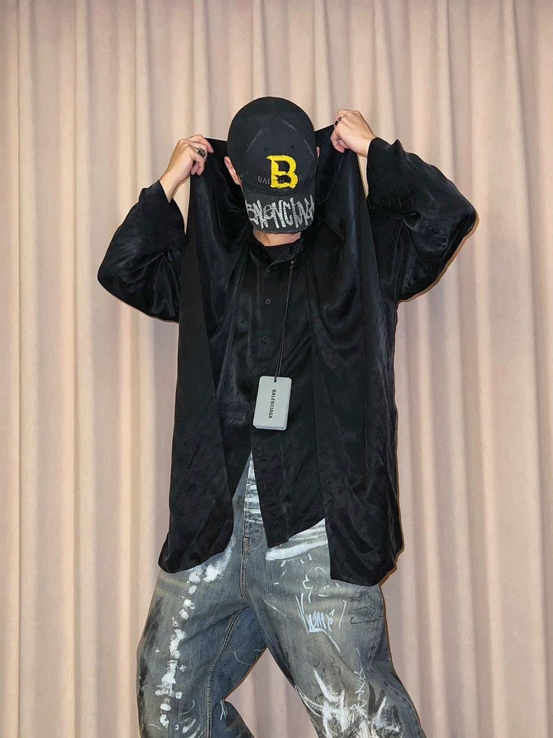 Balenciaga Balenciaga size 1 Button dark pattern logo sweater jacket j Size US M / EU 48-50 / 2 - 2 Thumbnail