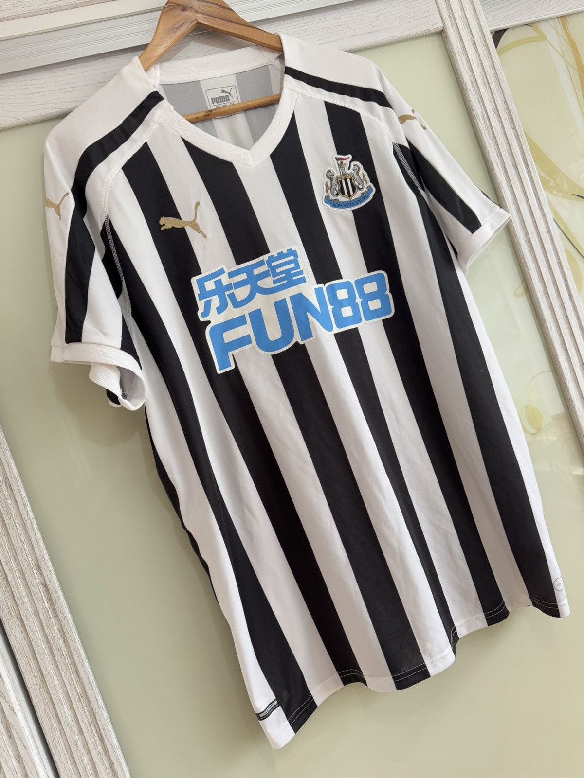 Puma Newcastle United 2018-2019 Home Soccer Jersey Football Kit Size US XXL / EU 58 / 5 - 4 Thumbnail