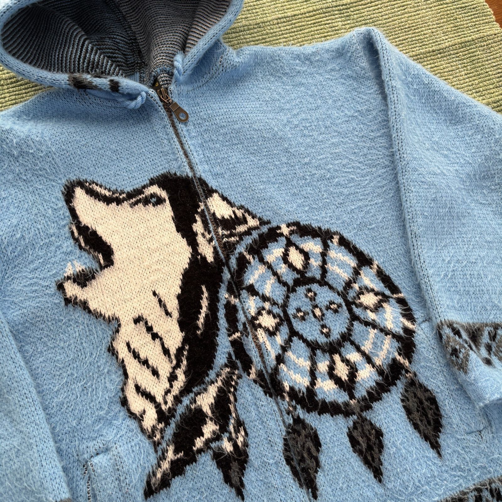Vintage Vintage Fuzzy Knit Native American Wolf Hoodie Sweater Sz M Size M / US 6-8 / IT 42-44 - 2 Thumbnail