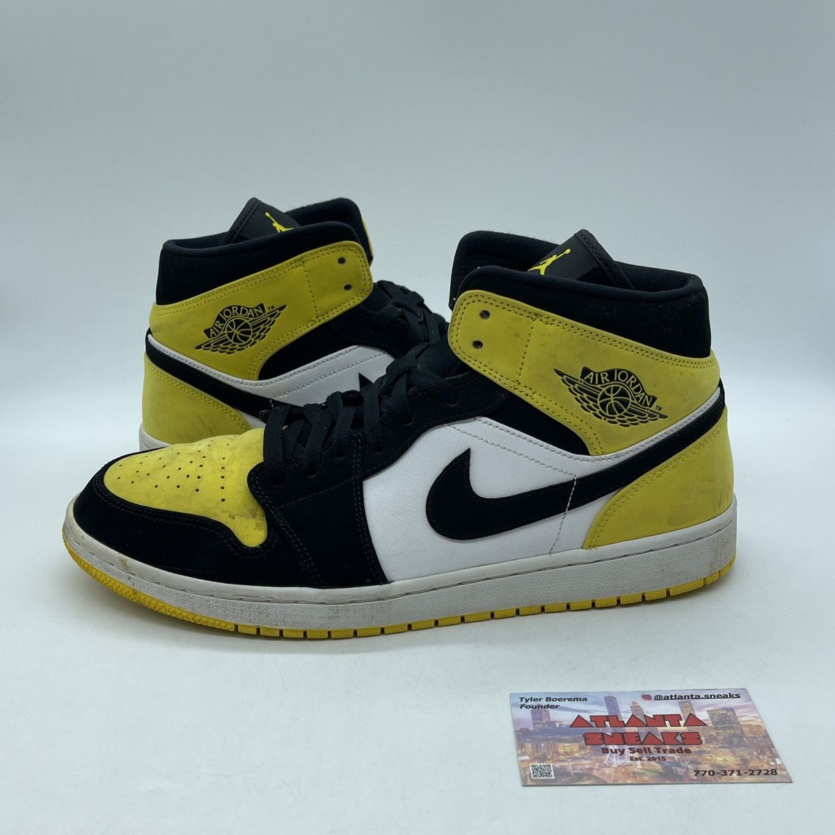 Air Jordan 1 mid yellow toe