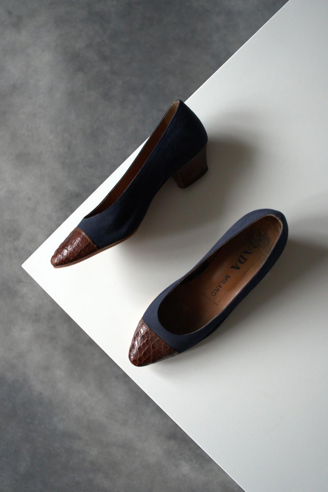 Prada 1990s Prada Crocodile Pointed Toe Kitten Heel Pumps US5 Size US 7.5 / IT 37.5 - 7 Thumbnail