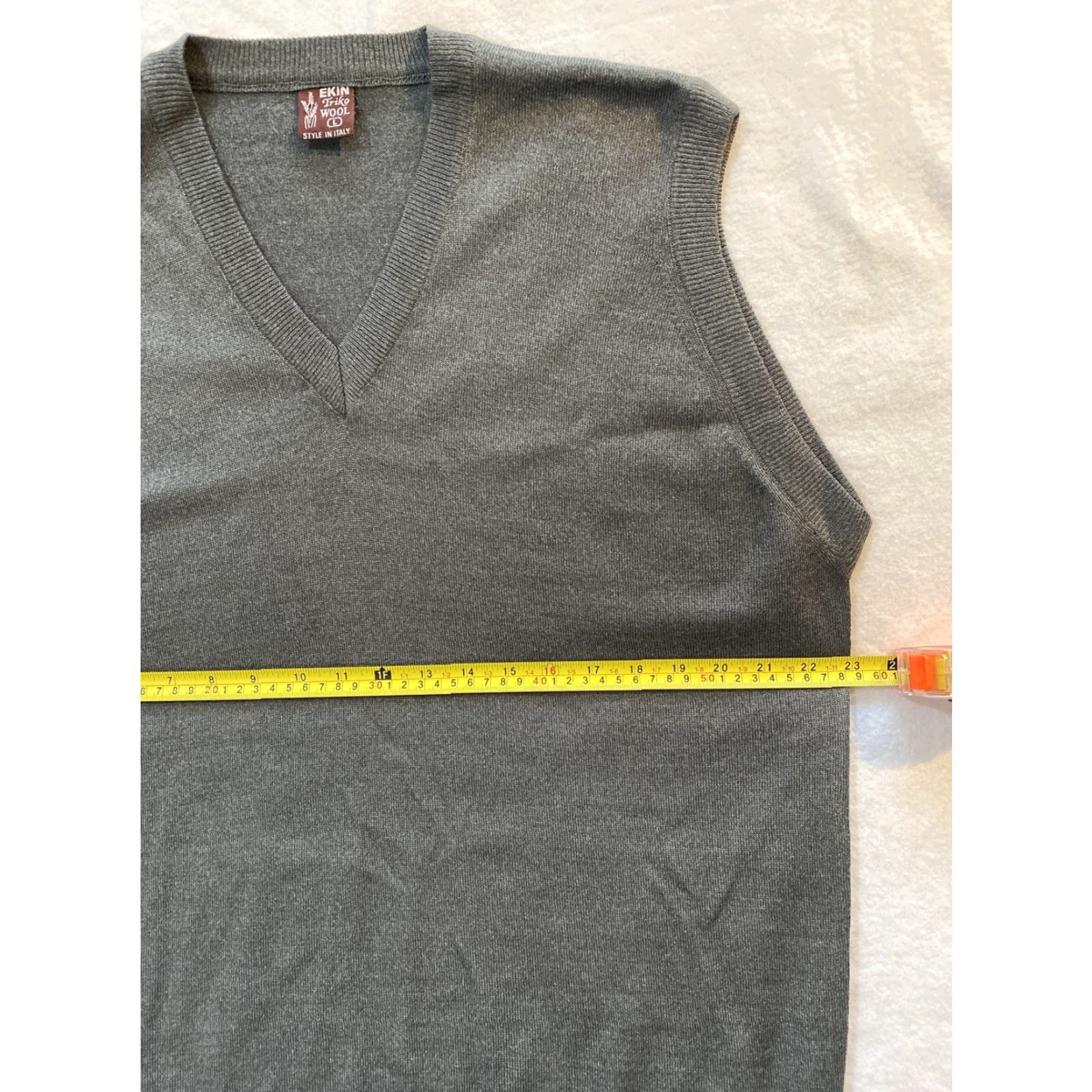 Vintage VINTAGE Ekin Sweater Vest Men L Knit Wool Charcoal Gray V-Neck Solid 16-22 Mens Size US L / EU 52-54 / 3 - 3 Thumbnail