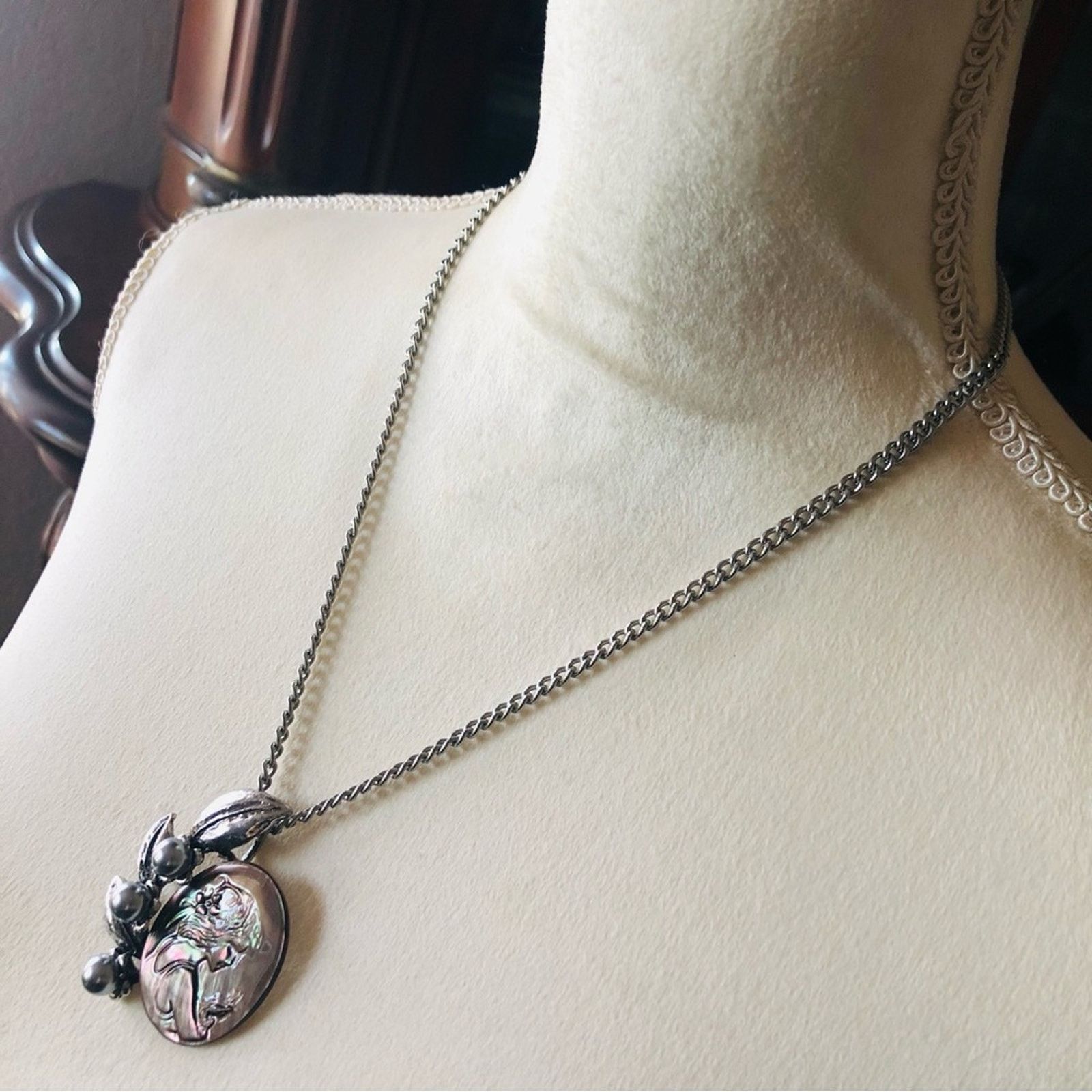 Handmade Handcrafted mother of pearl cameo pearl accent necklace Size ONE SIZE - 5 Thumbnail