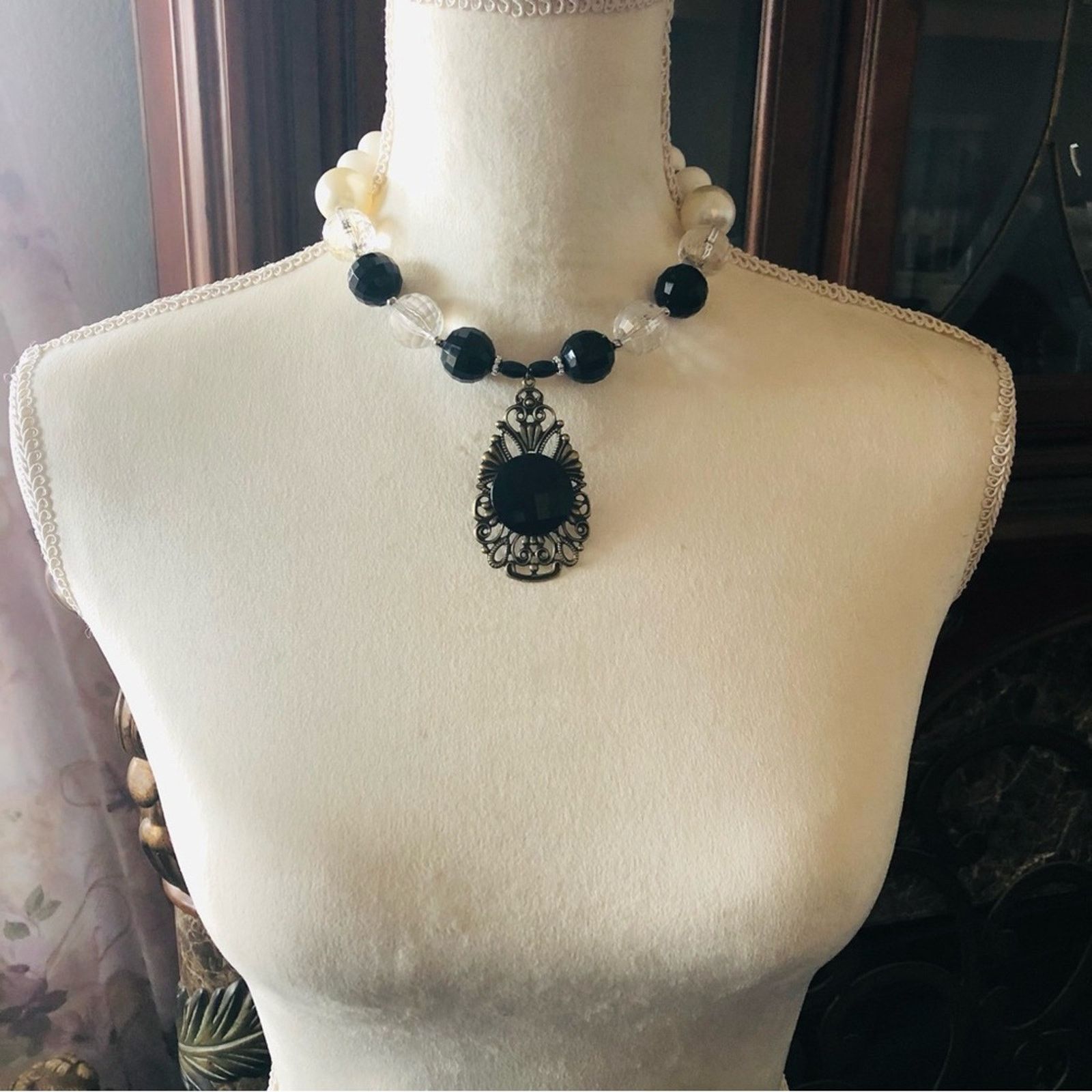 Handmade Handcrafted classy elegant bold glass Pearl necklace Size ONE SIZE - 6 Thumbnail
