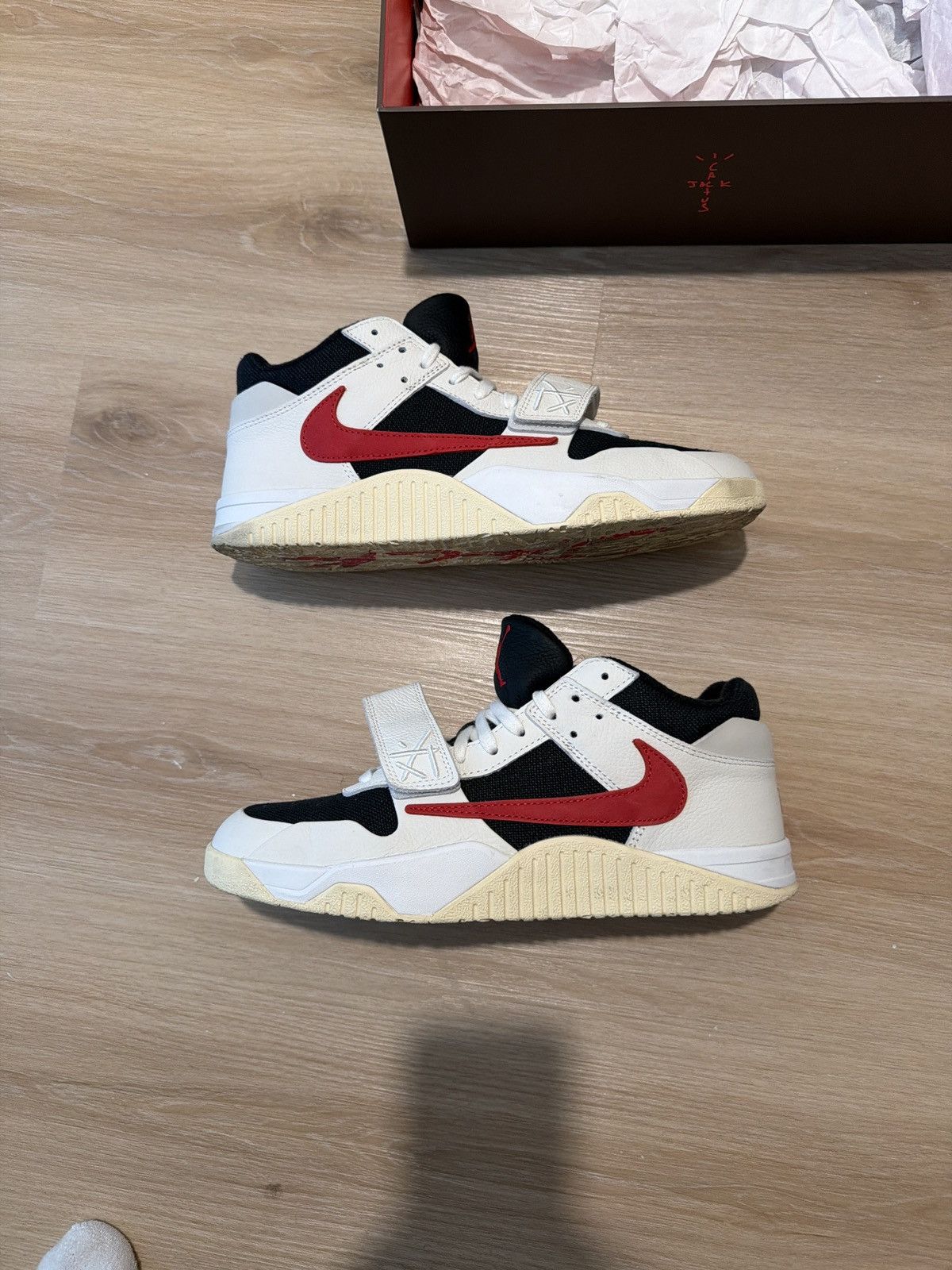 Nike × Travis Scott TRAVIS SCOT JUMPMAN JACK UNIVERSITY RED Size US 12 / EU 45 - 4 Thumbnail