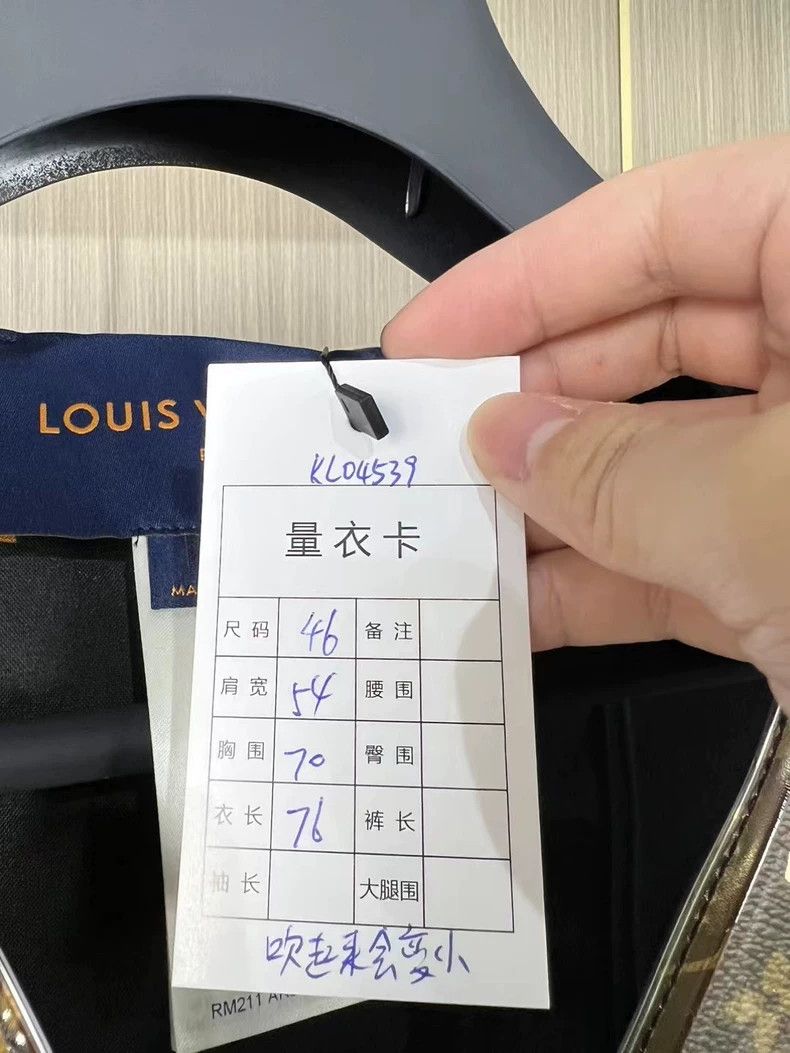 Louis Vuitton Louis Vuitton Inflatable with presbyopia vest 2501-Nextarro Size 46R - 7 Thumbnail