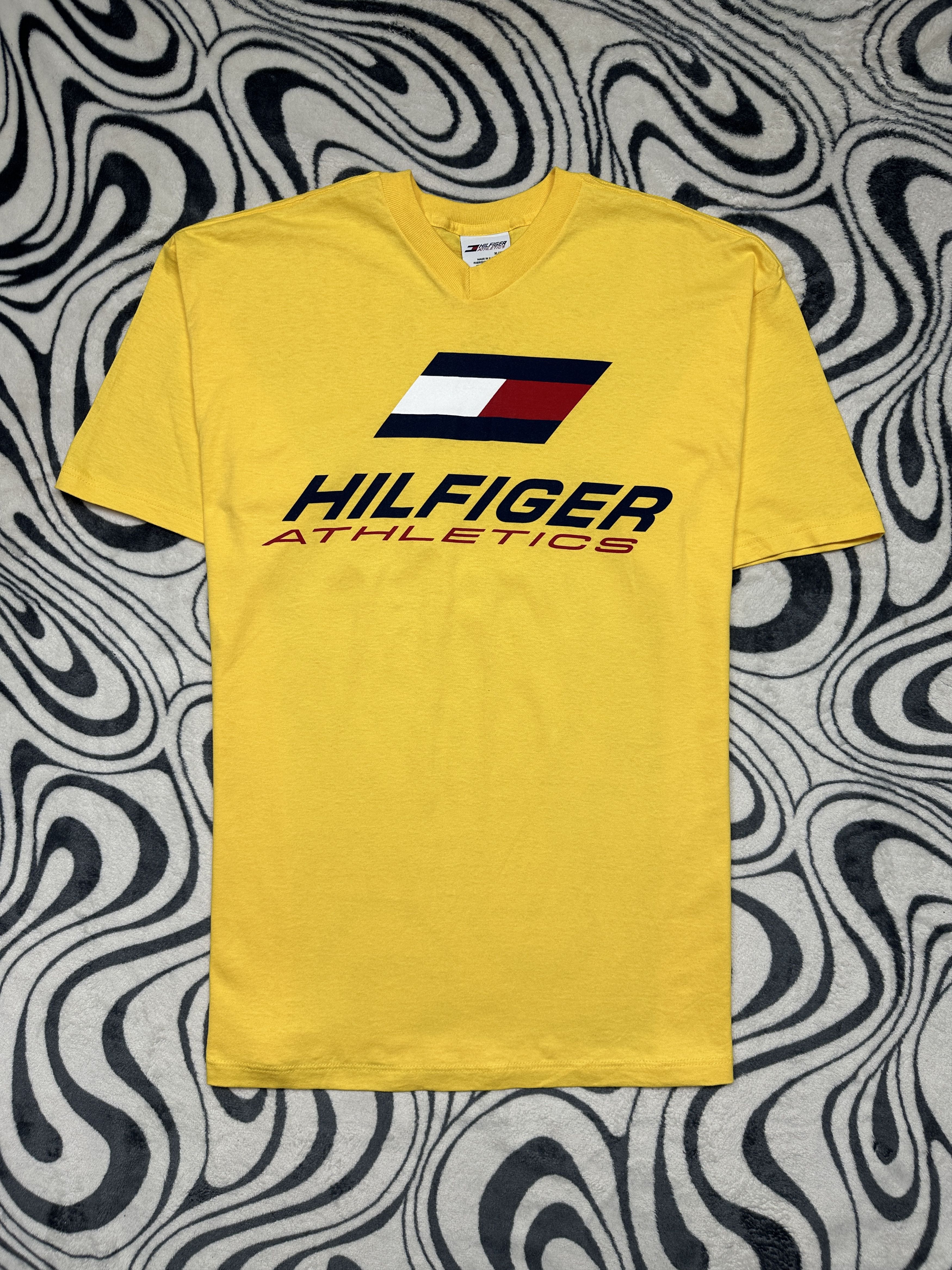 Tommy Hilfiger Tommy Hilfiger Athletics Vintage Mens T-Shirt Made in USA Size US XL / EU 56 / 4 - 1 Thumbnail