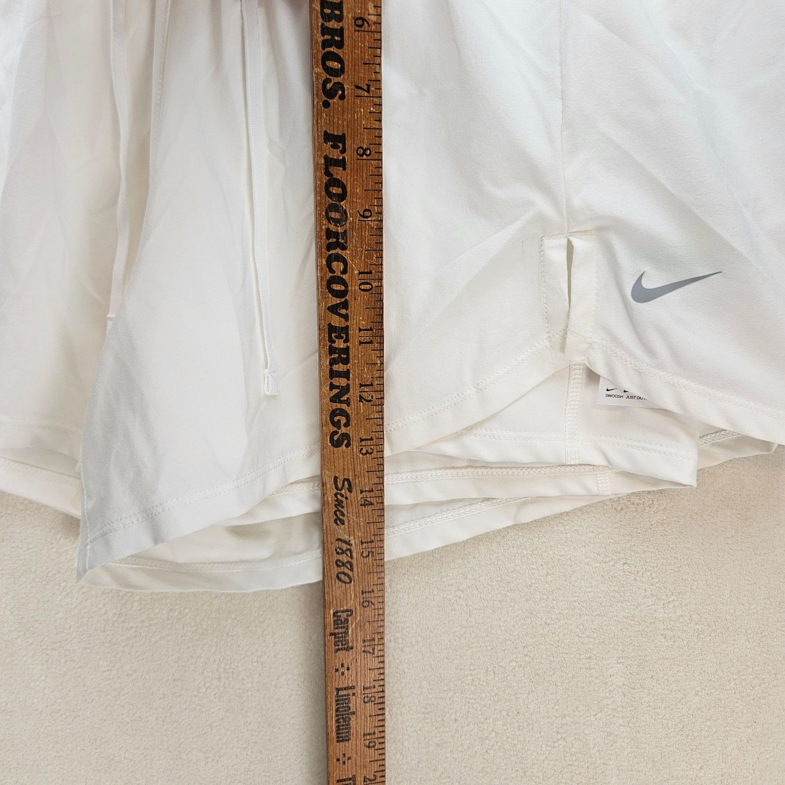 Nike NIKE WOMEN'S XL WHITE FLEX ESSENTIAL 2 IN 1 TRAINING SHORTS Size 33" - 4 Thumbnail