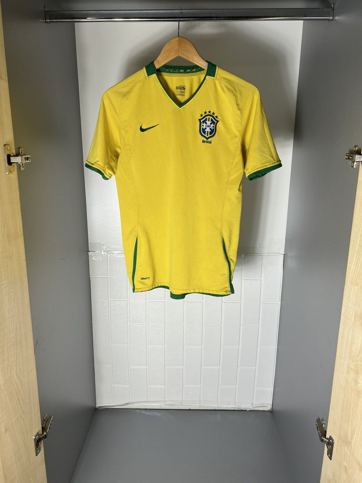 Nike VINTAGE NIKE BRAZIL RETRO SOCCER JERSEY BLOKECORE Y2K 90s Size US S / EU 44-46 / 1 - 4 Thumbnail