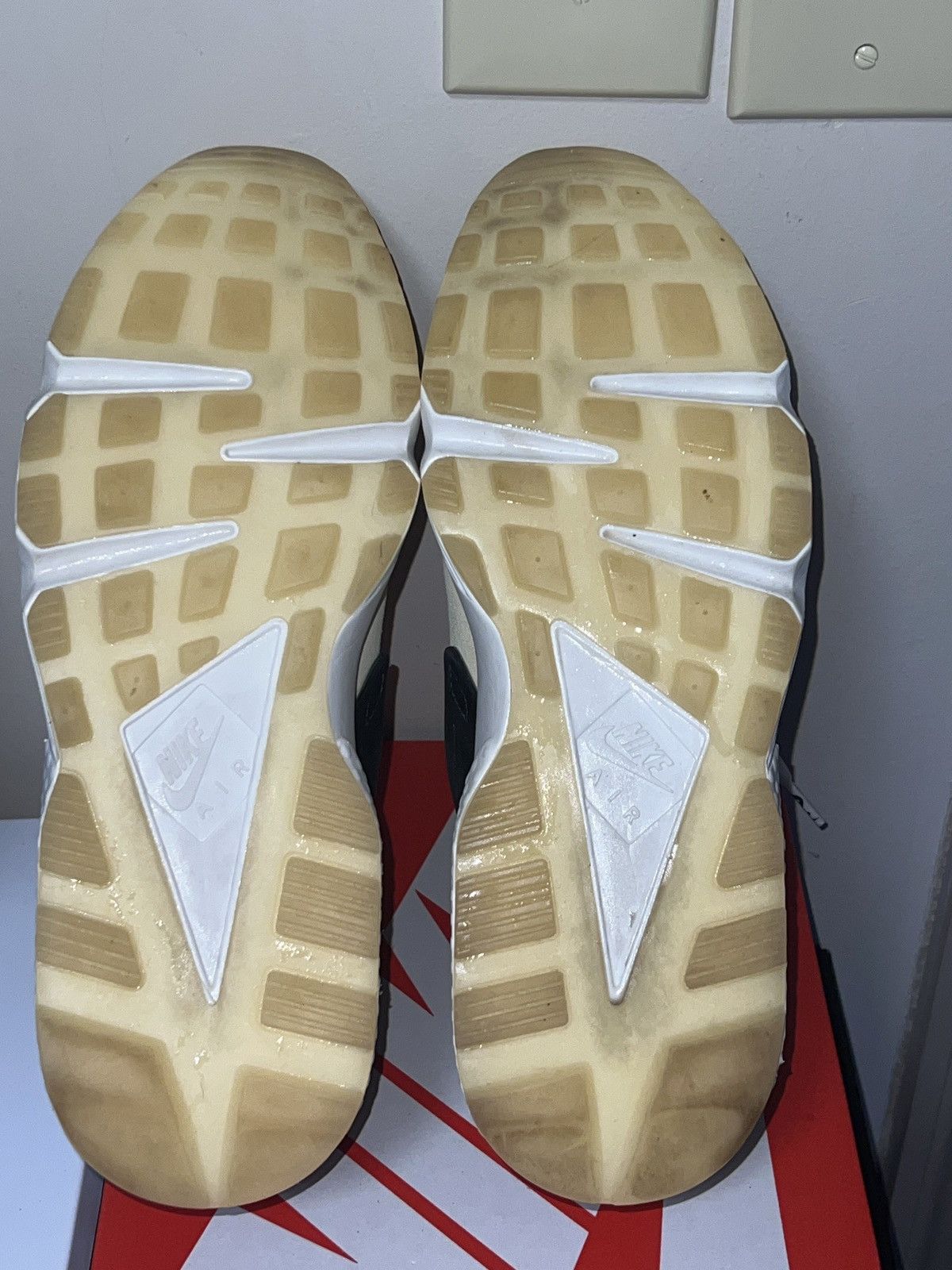 Nike Yin Yang Huaraches Size US 12 / EU 45 - 1 Thumbnail