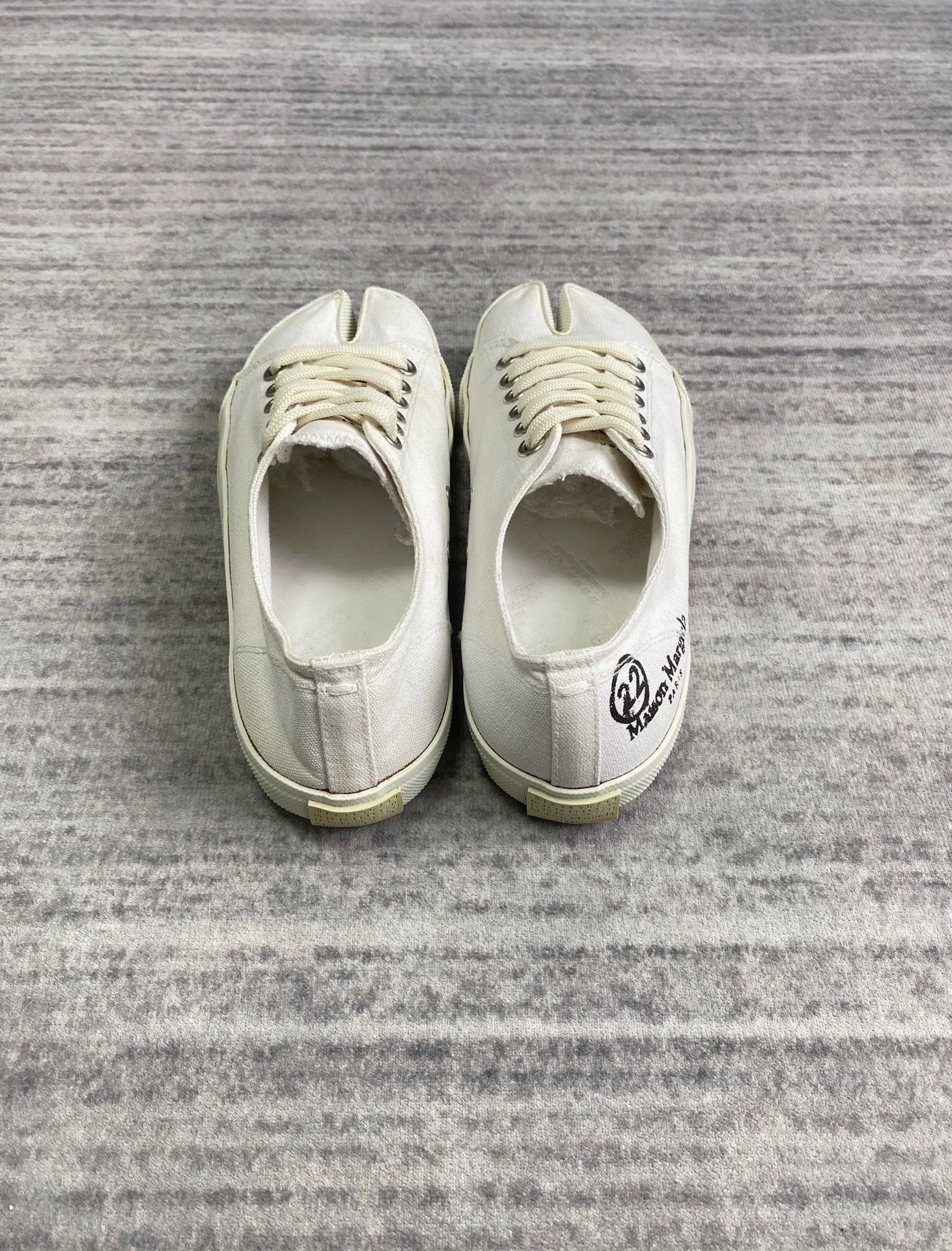 Maison Margiela Margiela Tabi White Canvas Flat Sneaker 36 8.5/10 Size US 5.5 / IT 35.5 - 5 Thumbnail
